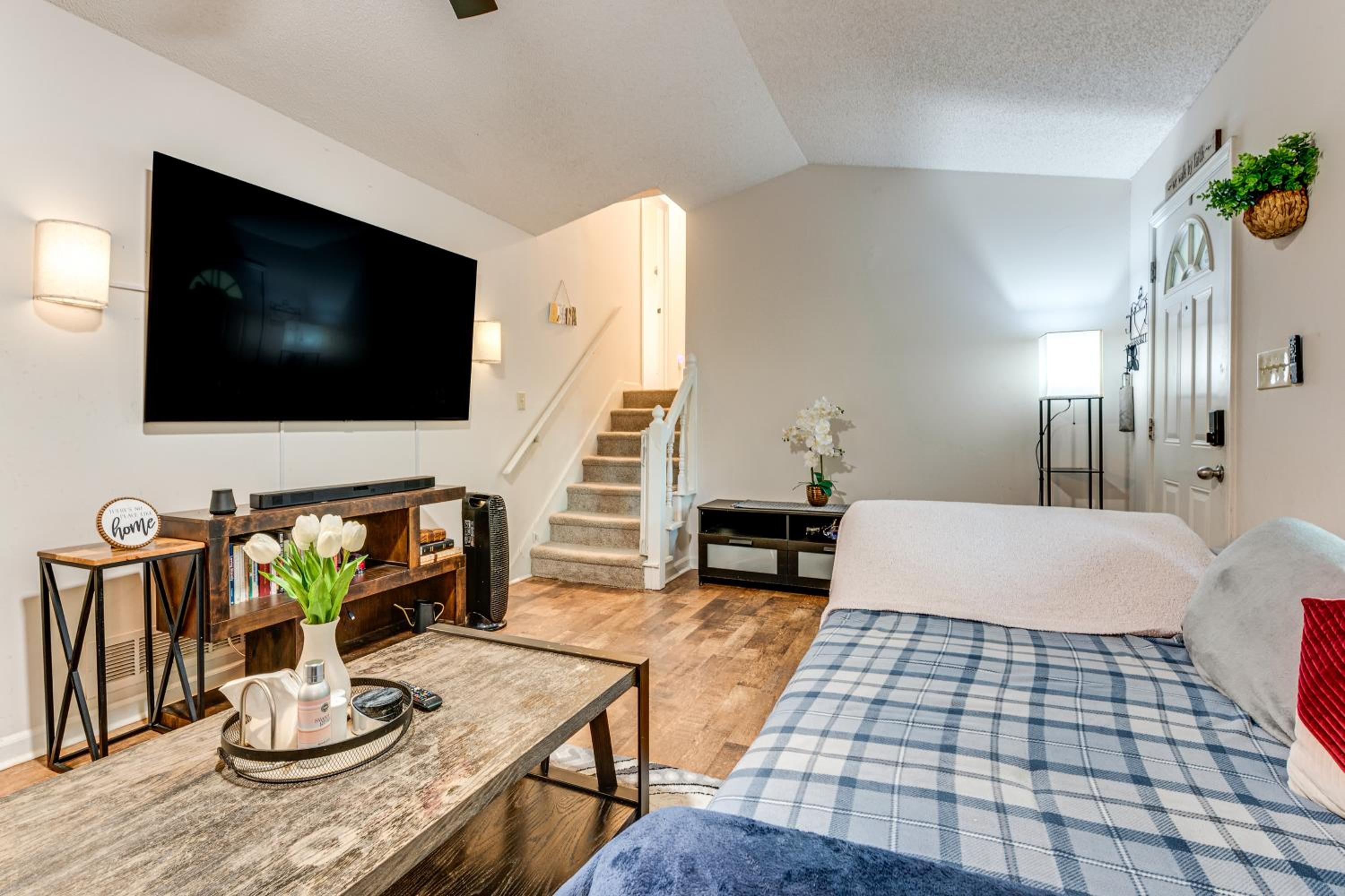 Easy I-20 Access to ATL Suburban Retreat with Yard