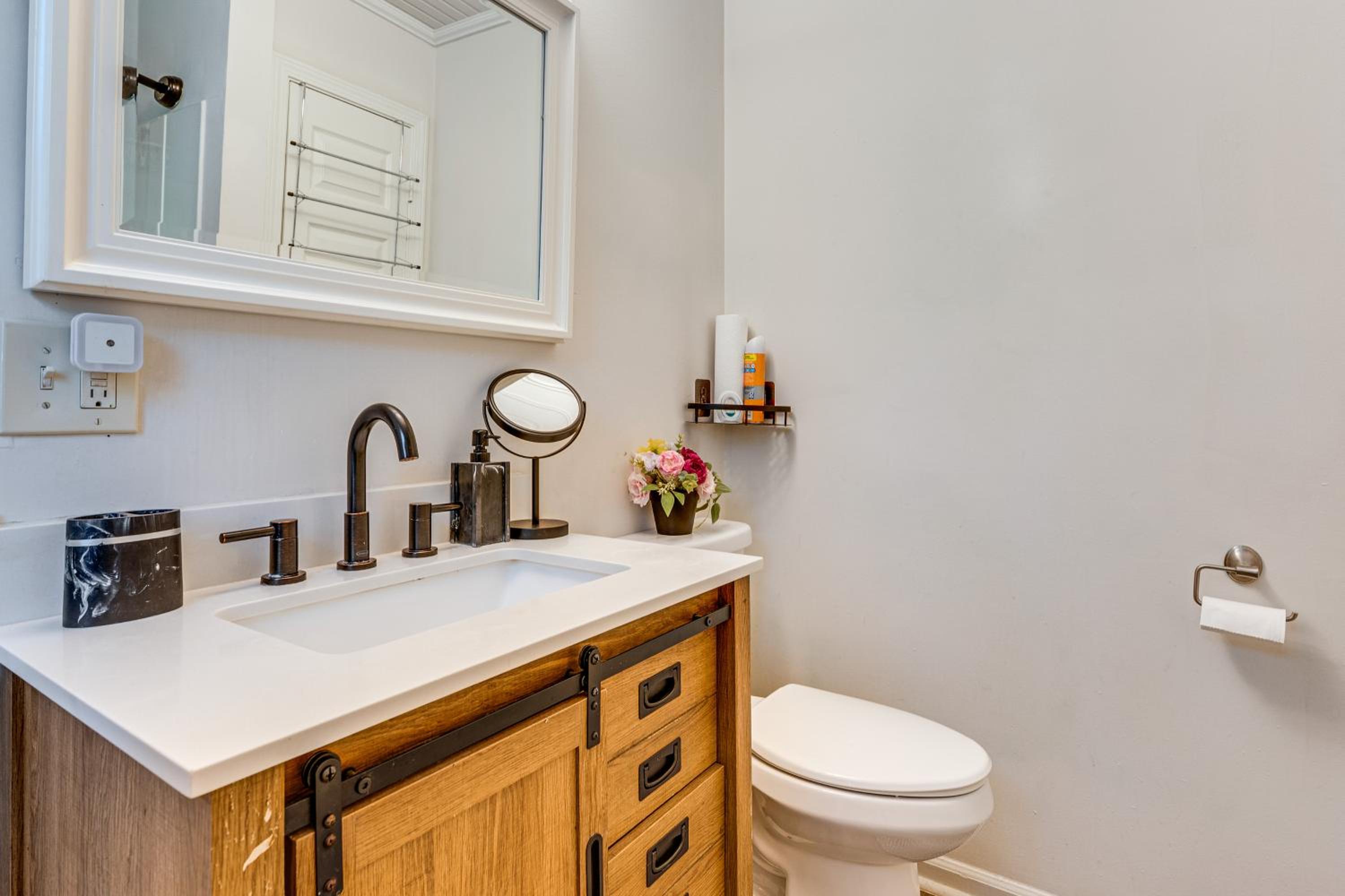 Easy I-20 Access to ATL Suburban Retreat with Yard