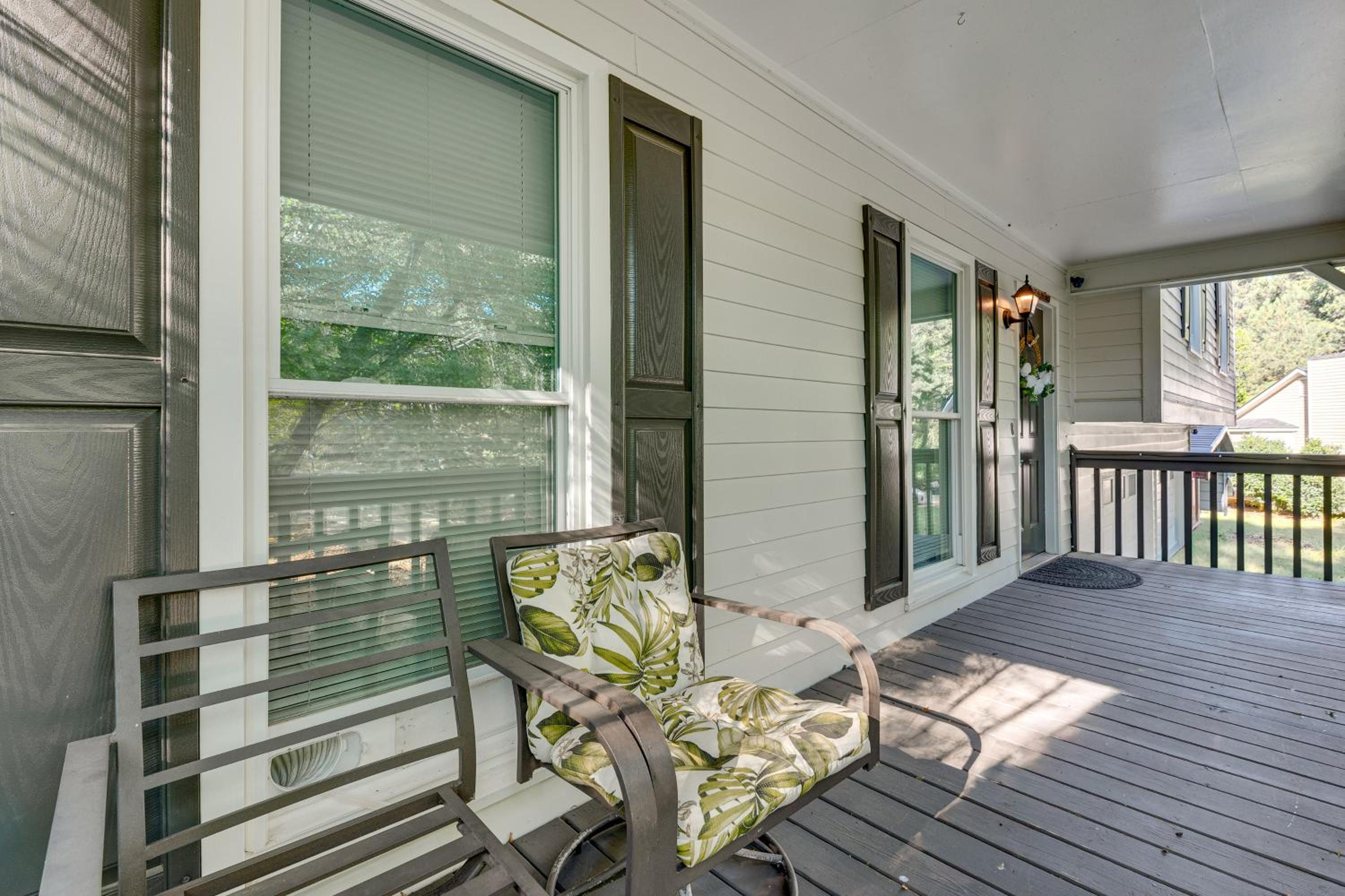 Easy I-20 Access to ATL Suburban Retreat with Yard