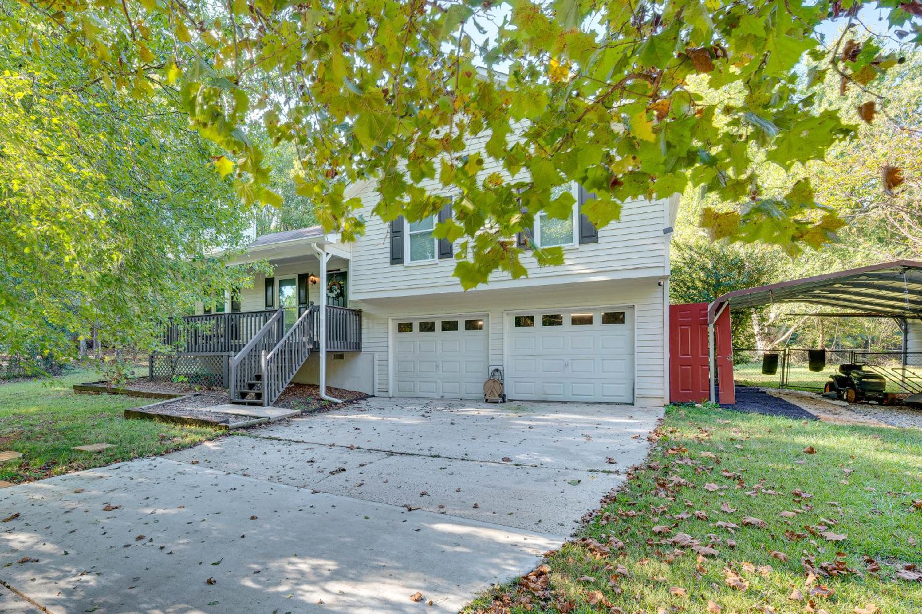 Easy I-20 Access to ATL Suburban Retreat with Yard