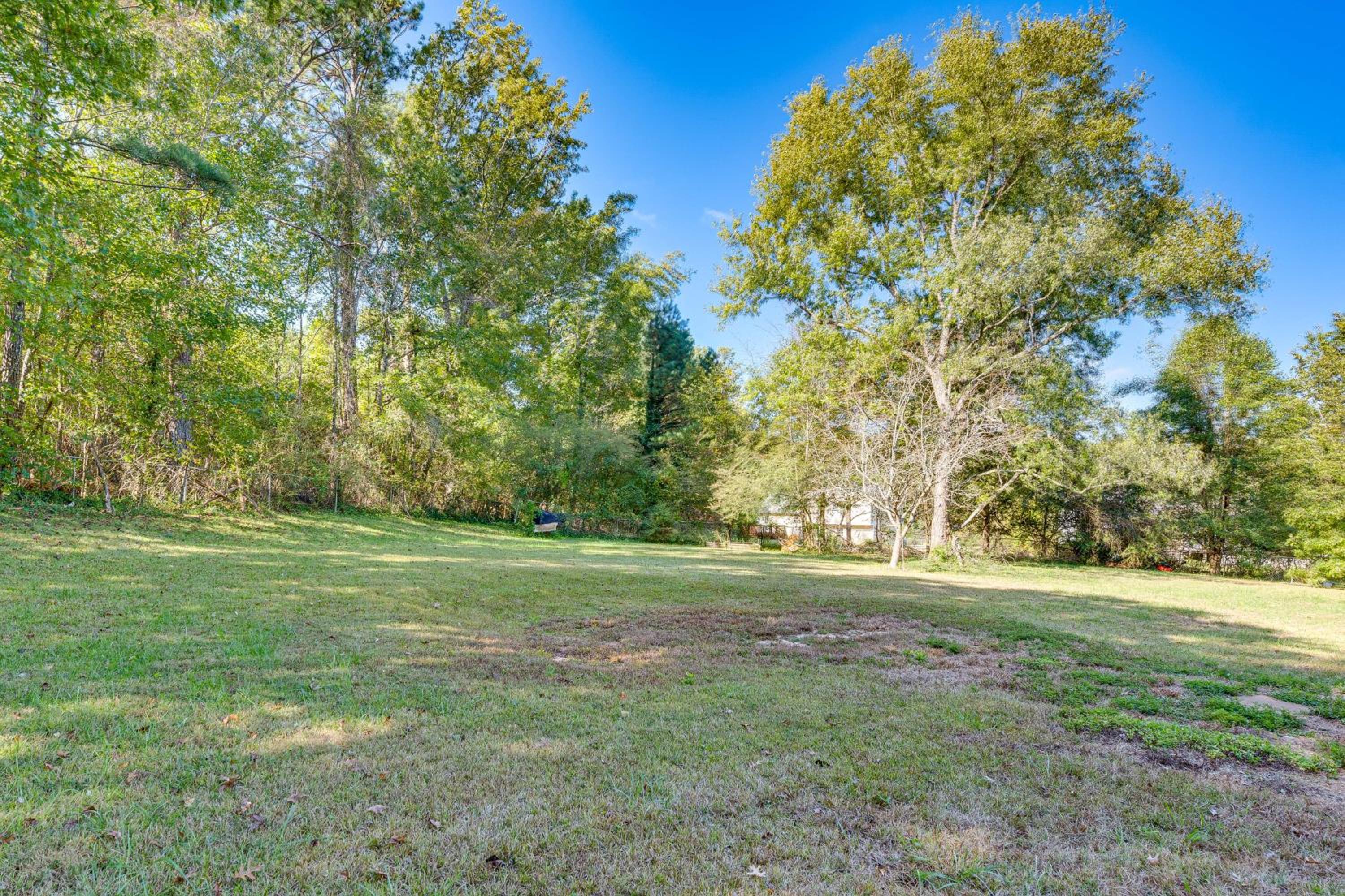 Easy I-20 Access to ATL Suburban Retreat with Yard