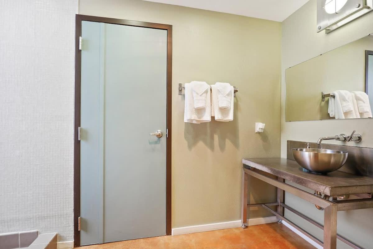 Group Getaway - 2 Modern 3BR-2BA Warehouse Flats - 6 Bedrooms & 4 Baths Total