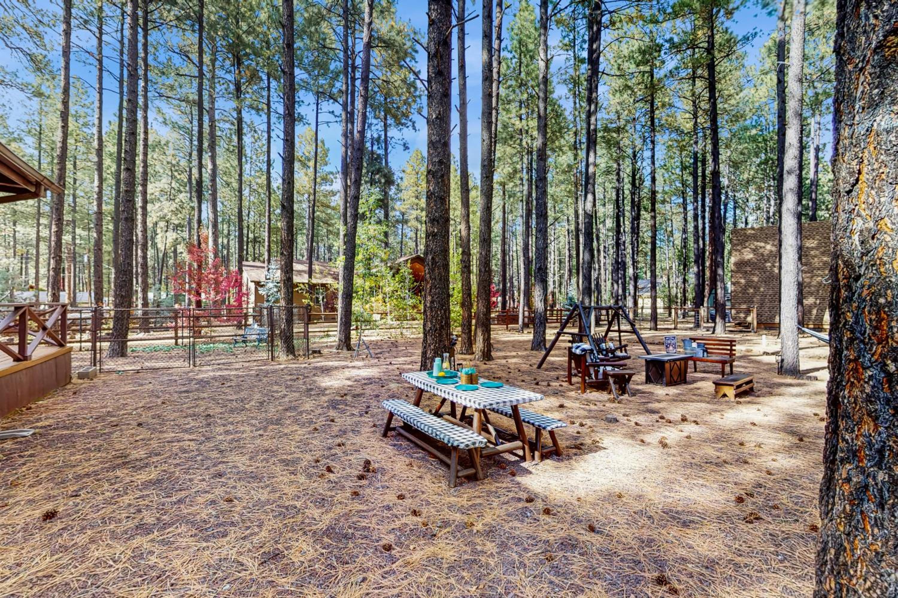 Fire Pit! A-Frame Escape, 33 Mi to Sunrise Park