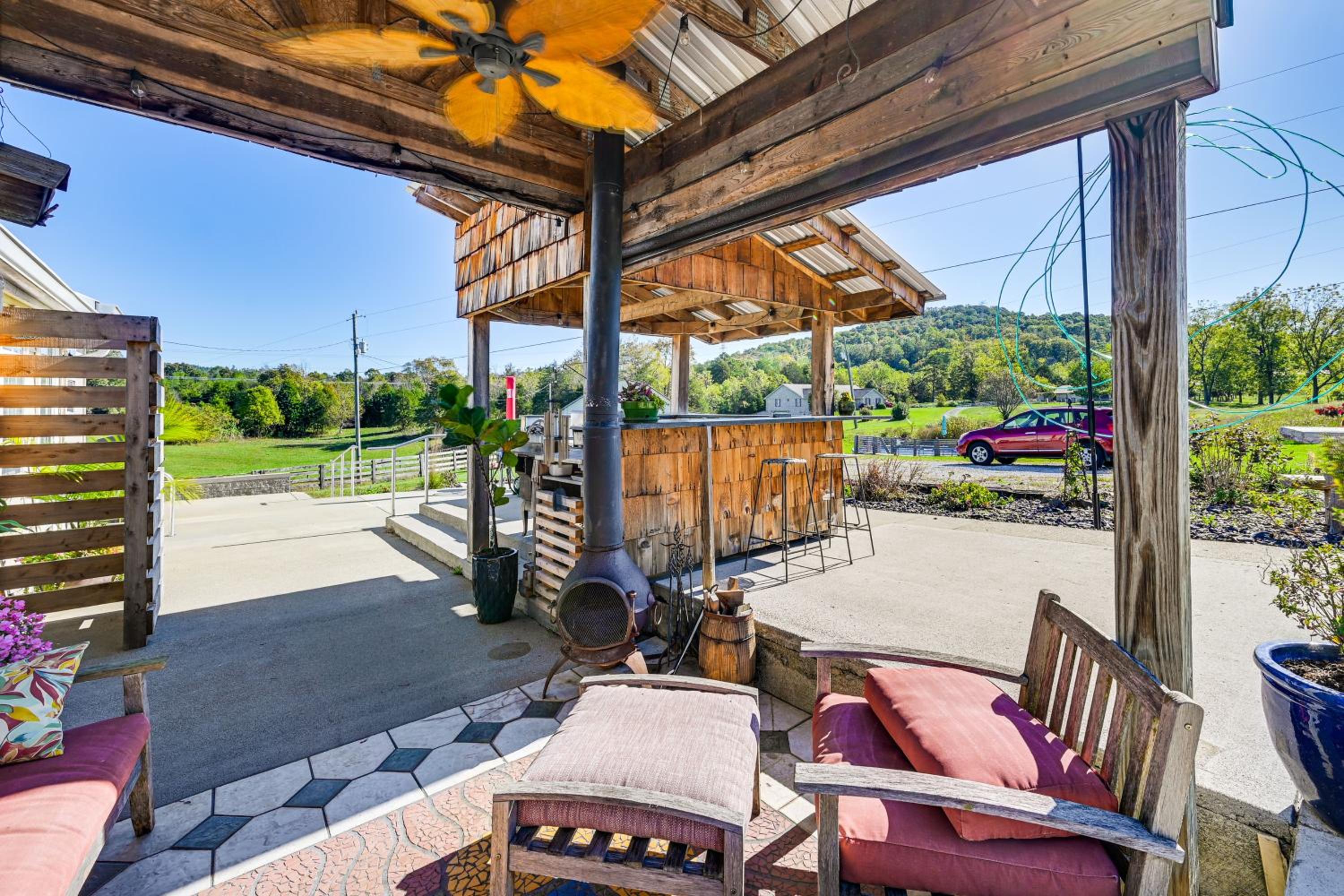 5 Mi to Dtwn Somerset! Country Retreat with Gazebo