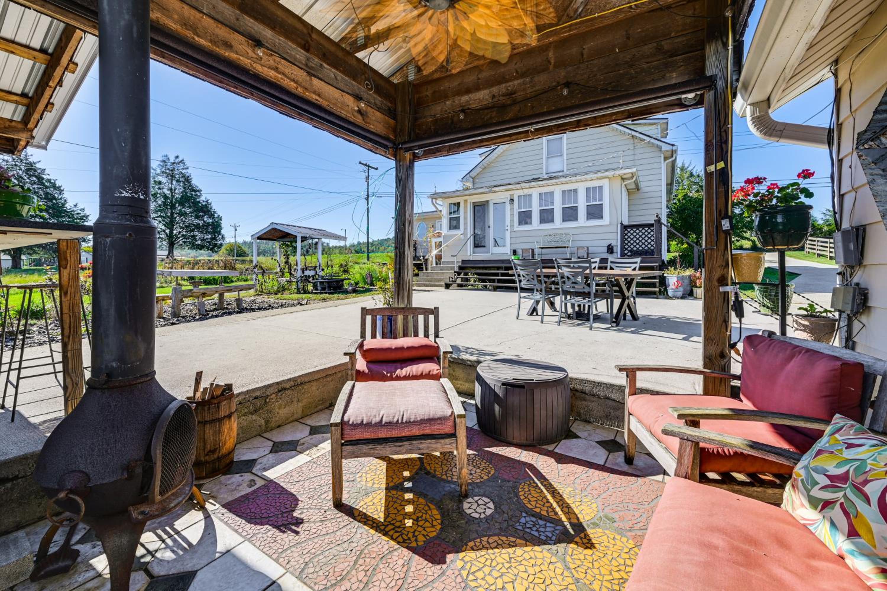 5 Mi to Dtwn Somerset! Country Retreat with Gazebo