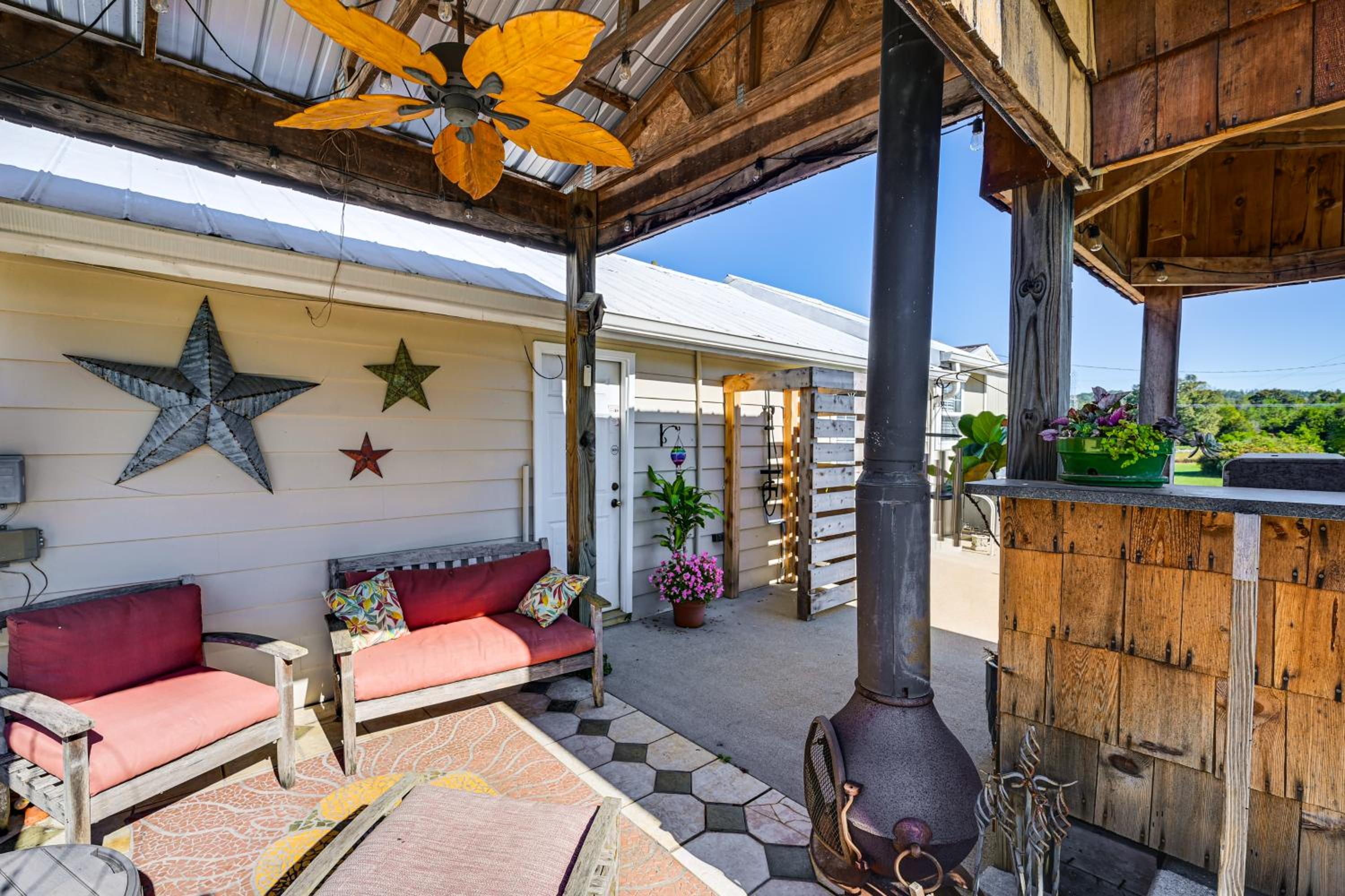 5 Mi to Dtwn Somerset! Country Retreat with Gazebo