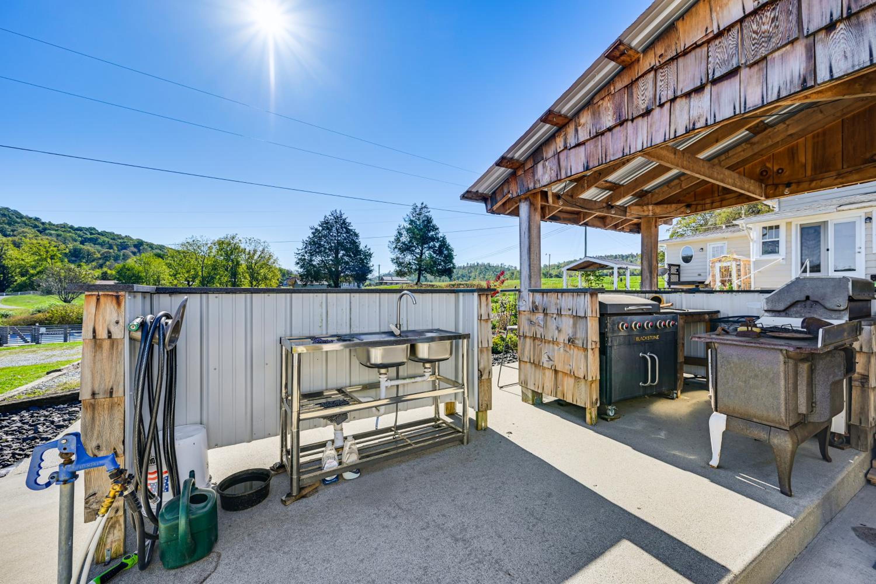 5 Mi to Dtwn Somerset! Country Retreat with Gazebo