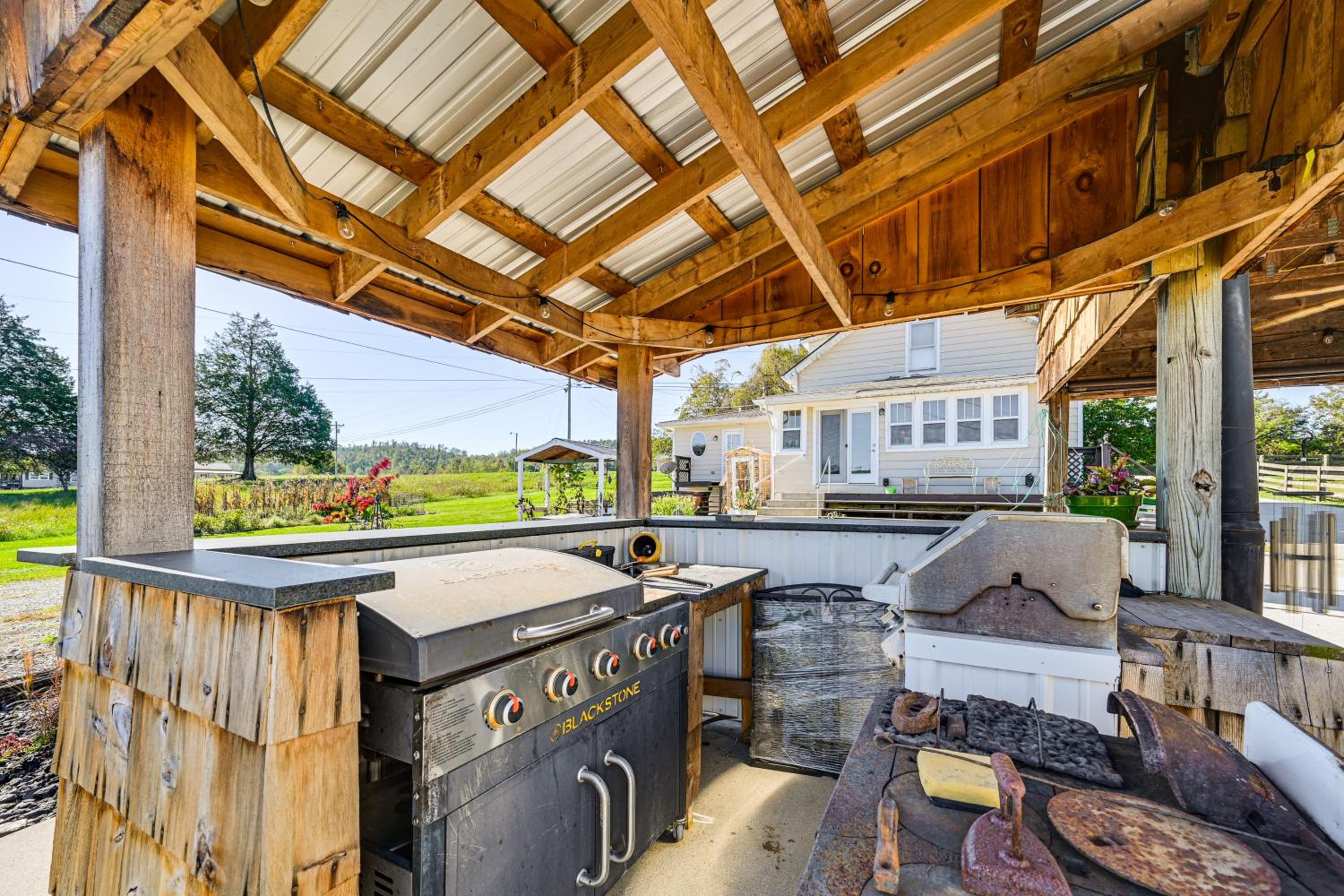 5 Mi to Dtwn Somerset! Country Retreat with Gazebo