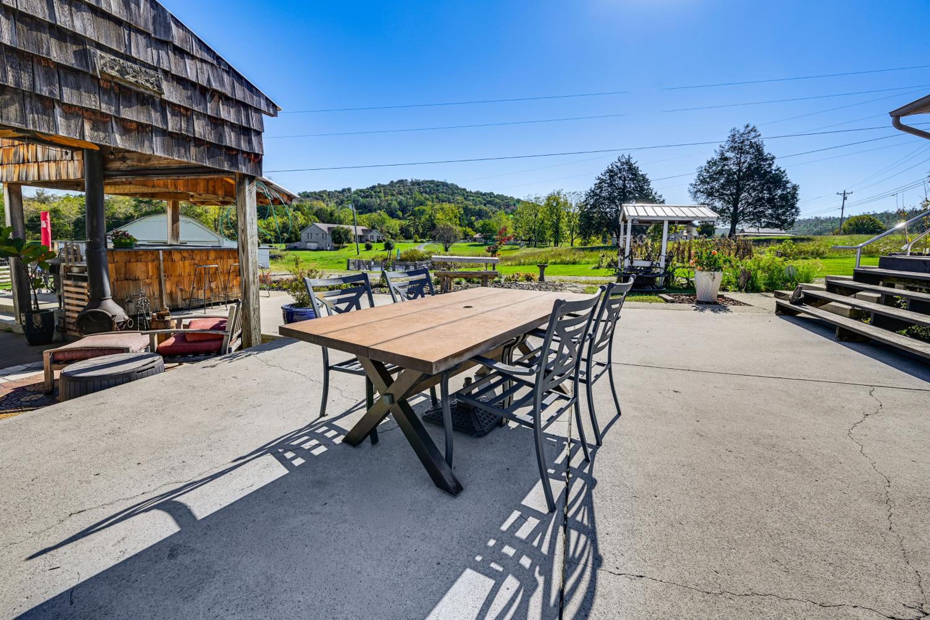 5 Mi to Dtwn Somerset! Country Retreat with Gazebo