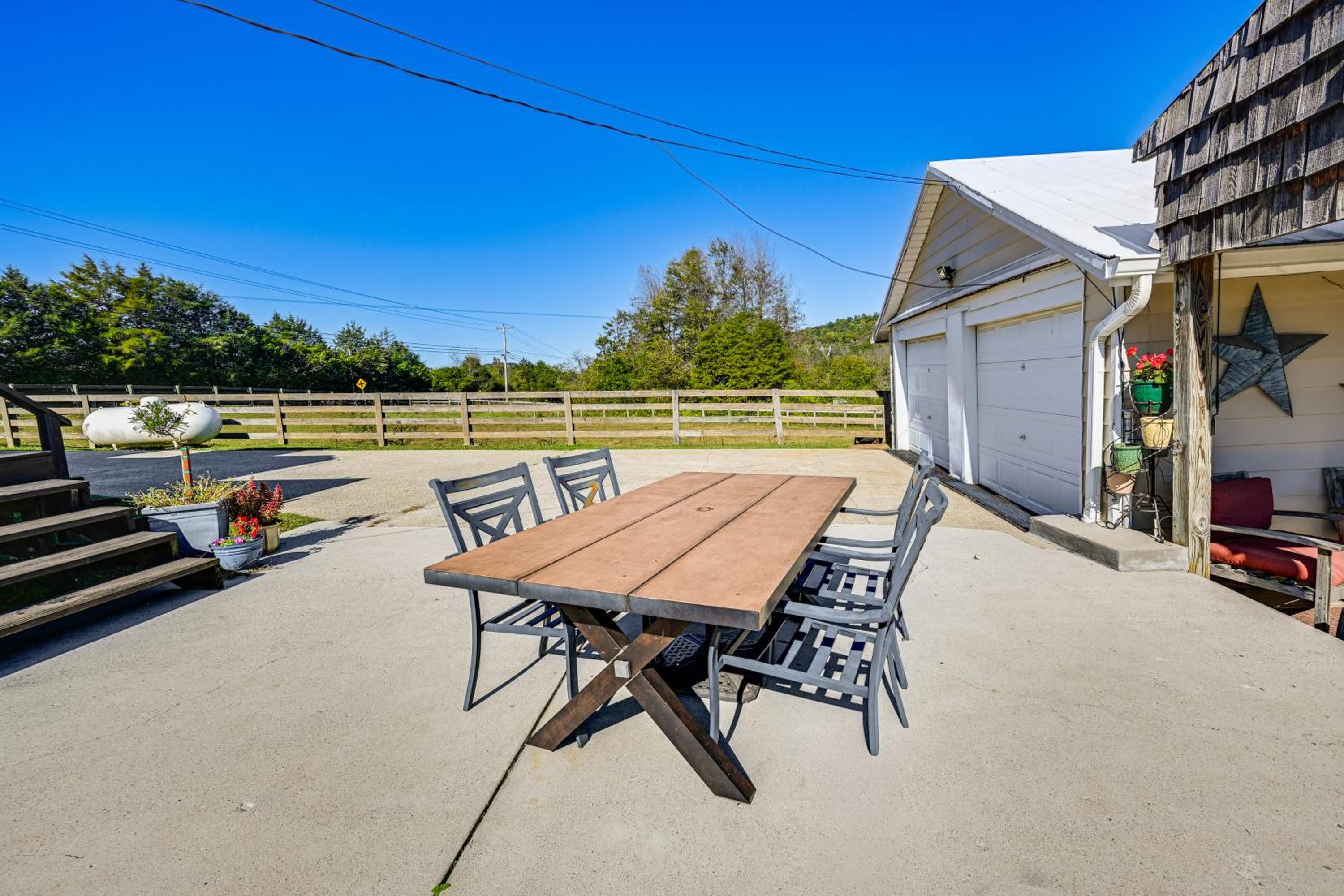 5 Mi to Dtwn Somerset! Country Retreat with Gazebo