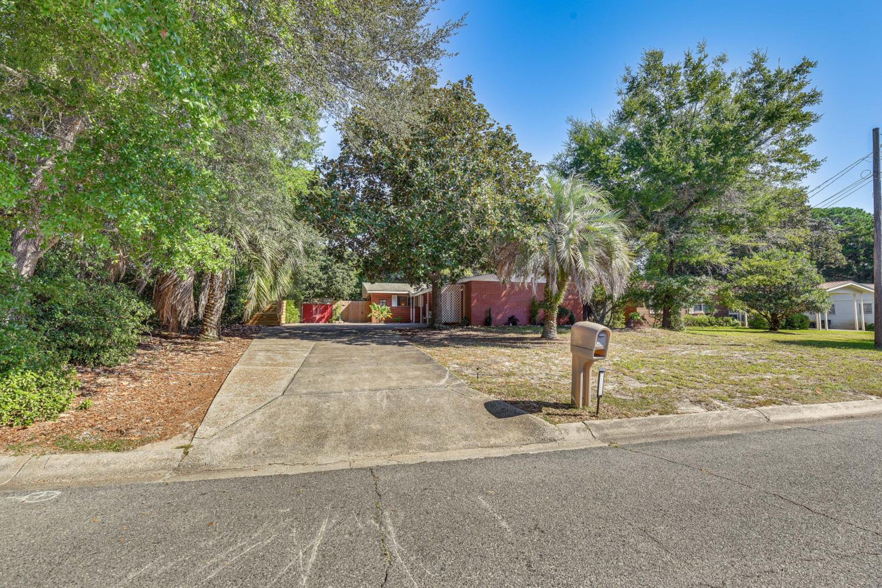 4 Mi to Okaloosa Fun Peaceful Holiday Retreat!