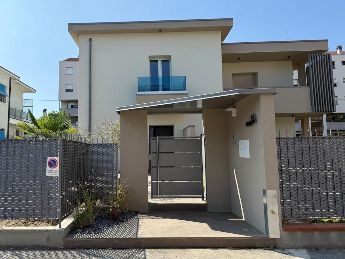 Alfieri3 - Netflix-Parking-Supermarket-Centro