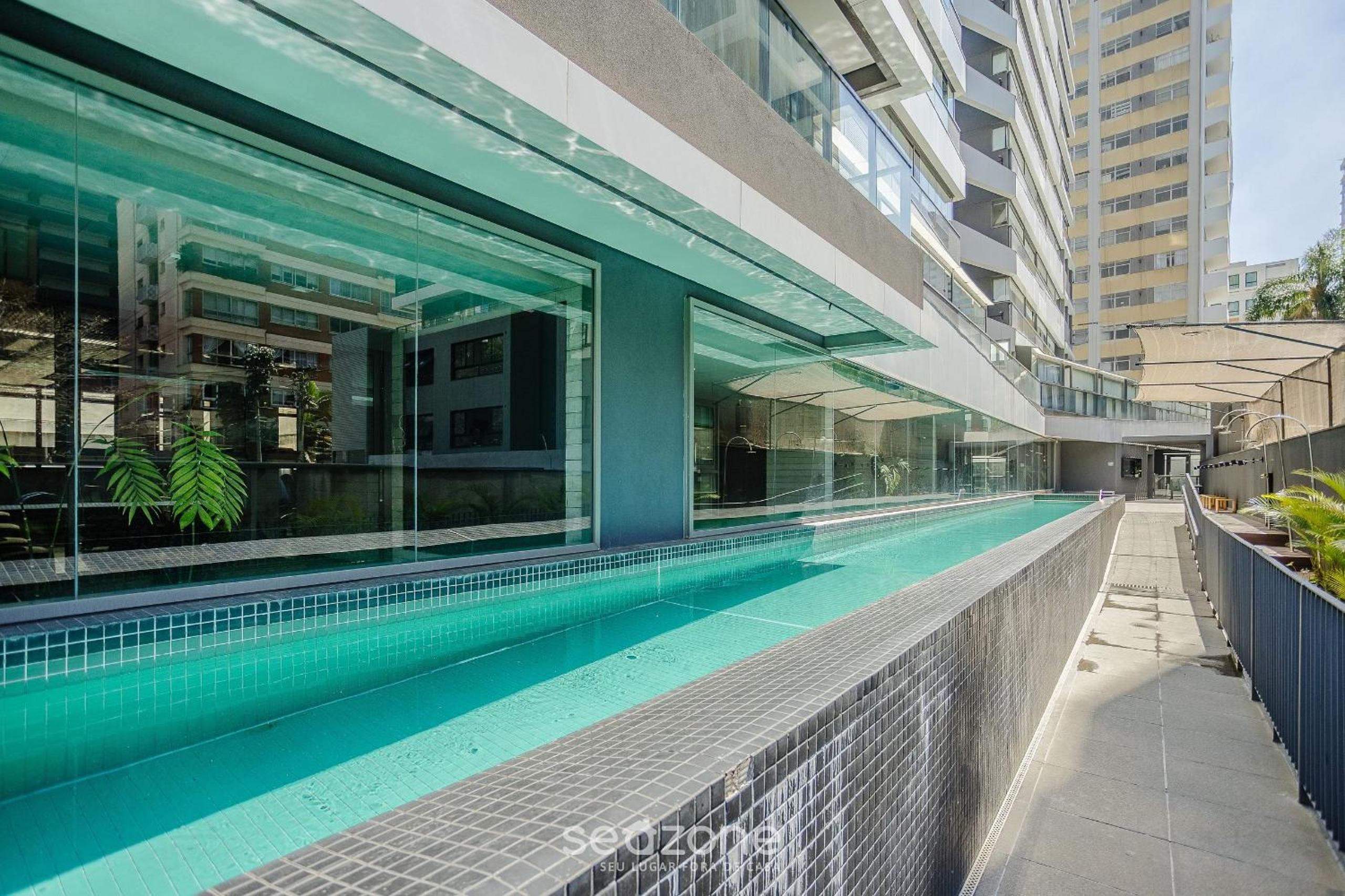 Your complete stay in a building with a pool just steps from the subway - FRE