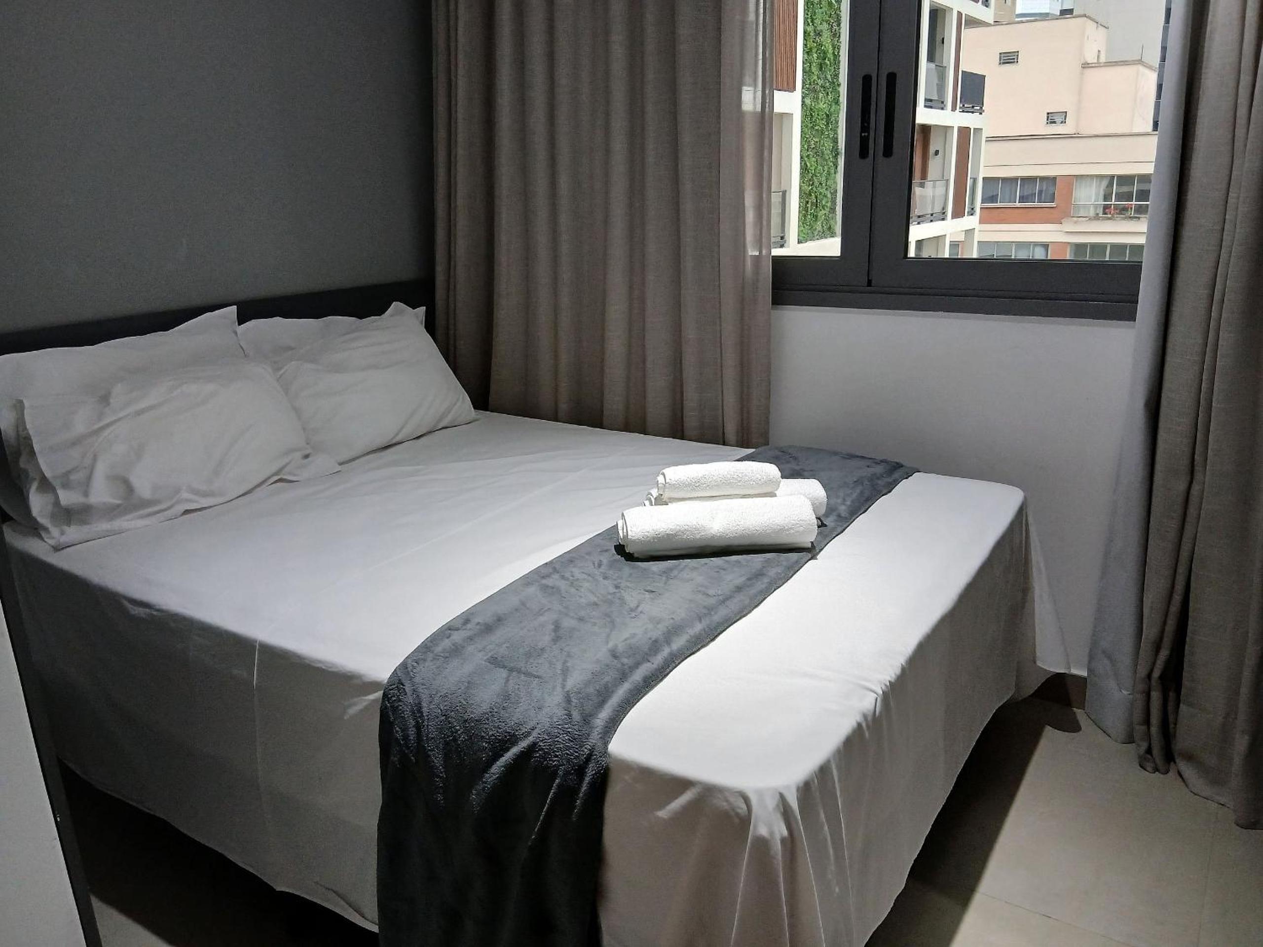 Your complete stay in a building with a pool just steps from the subway - FRE