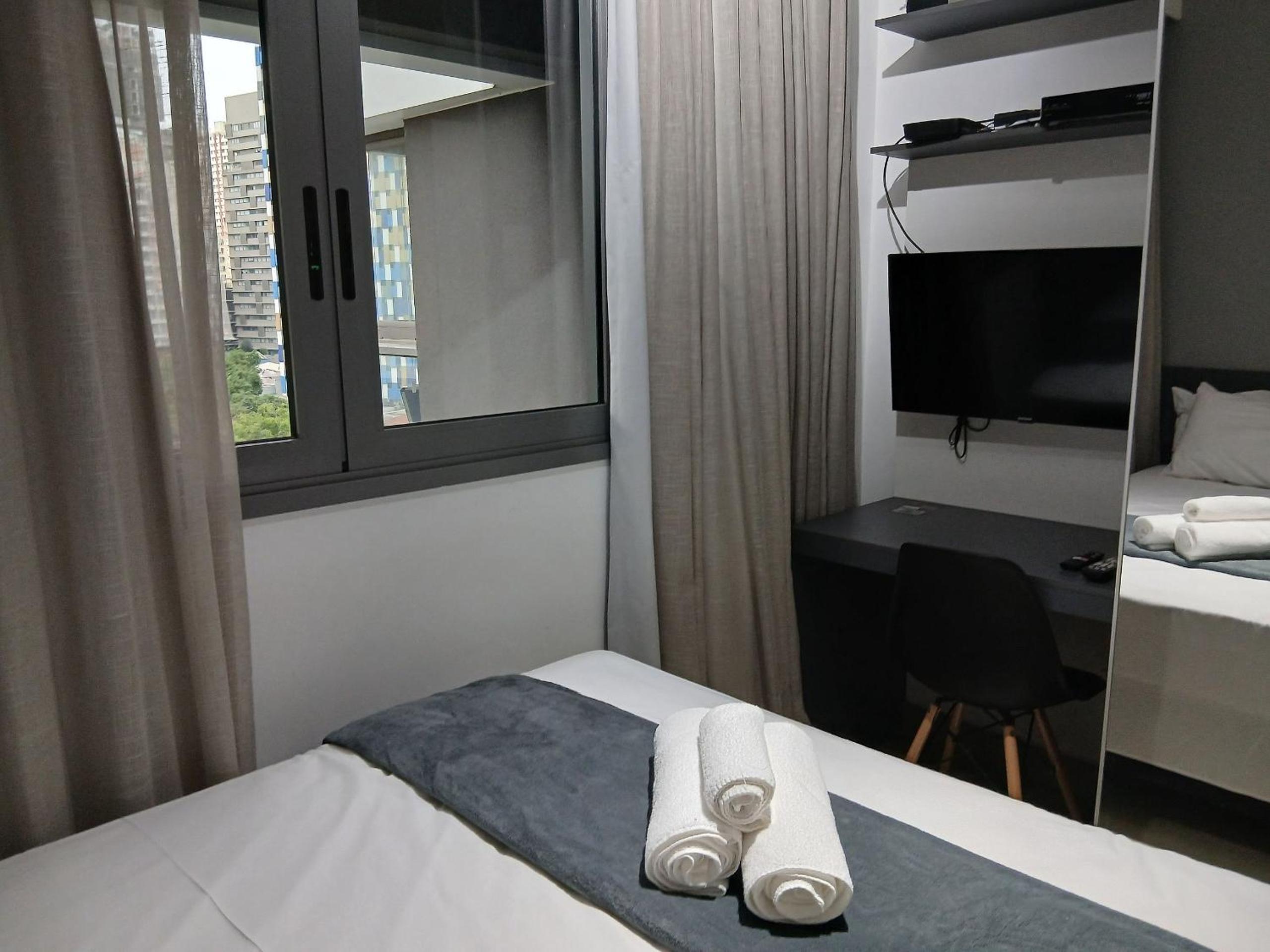 Your complete stay in a building with a pool just steps from the subway - FRE