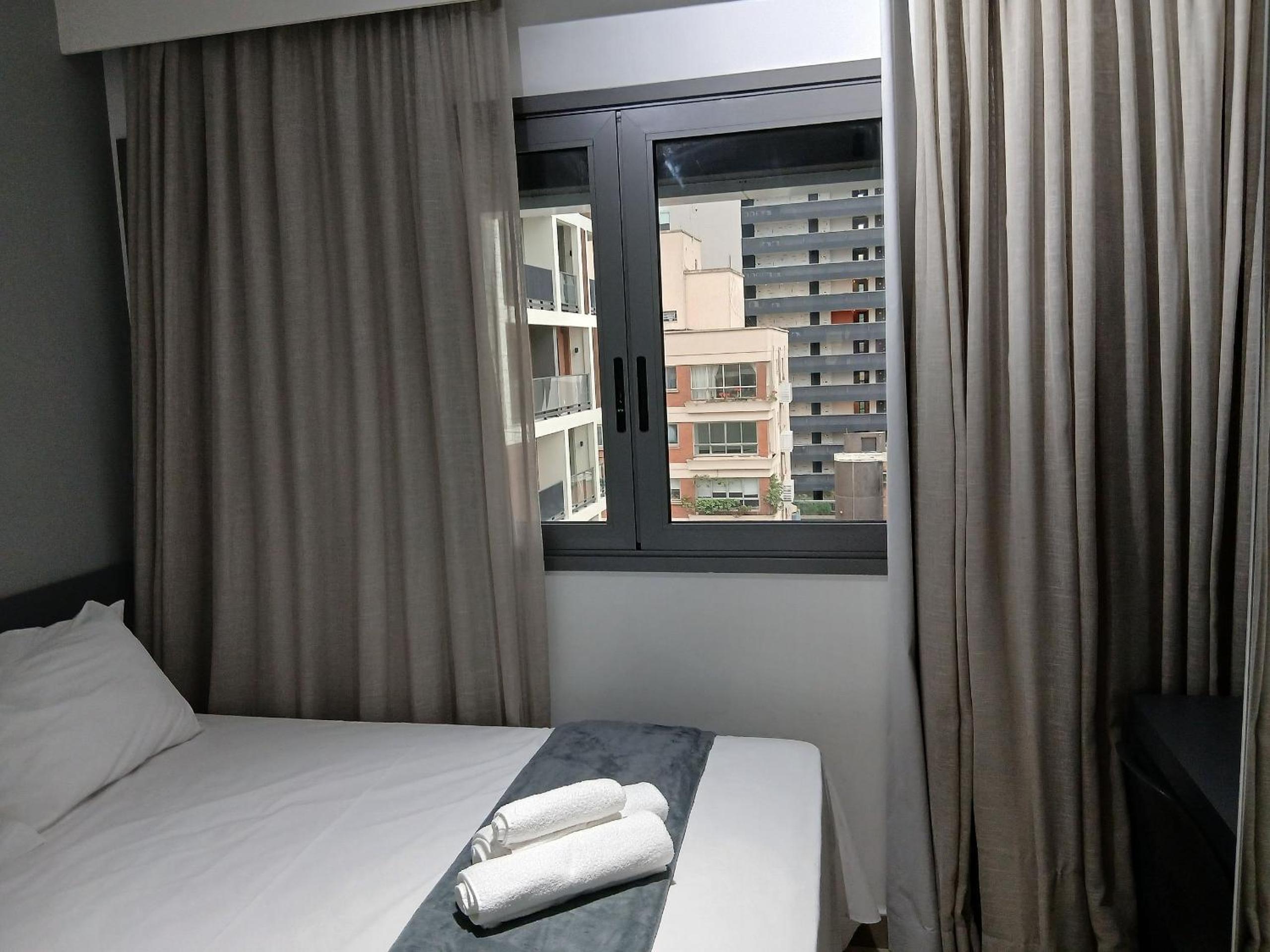 Your complete stay in a building with a pool just steps from the subway - FRE