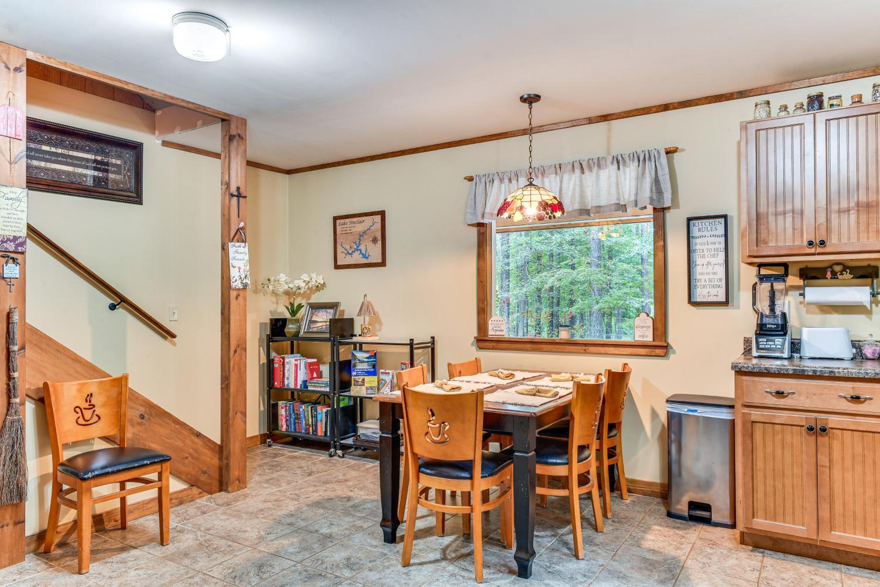 Forested Family Hideaway Near Lake Sinclair!