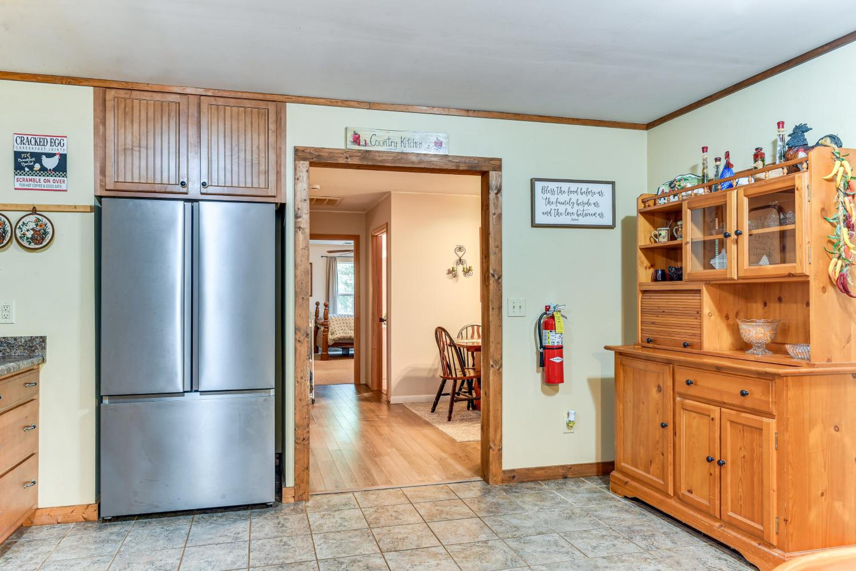 Forested Family Hideaway Near Lake Sinclair!