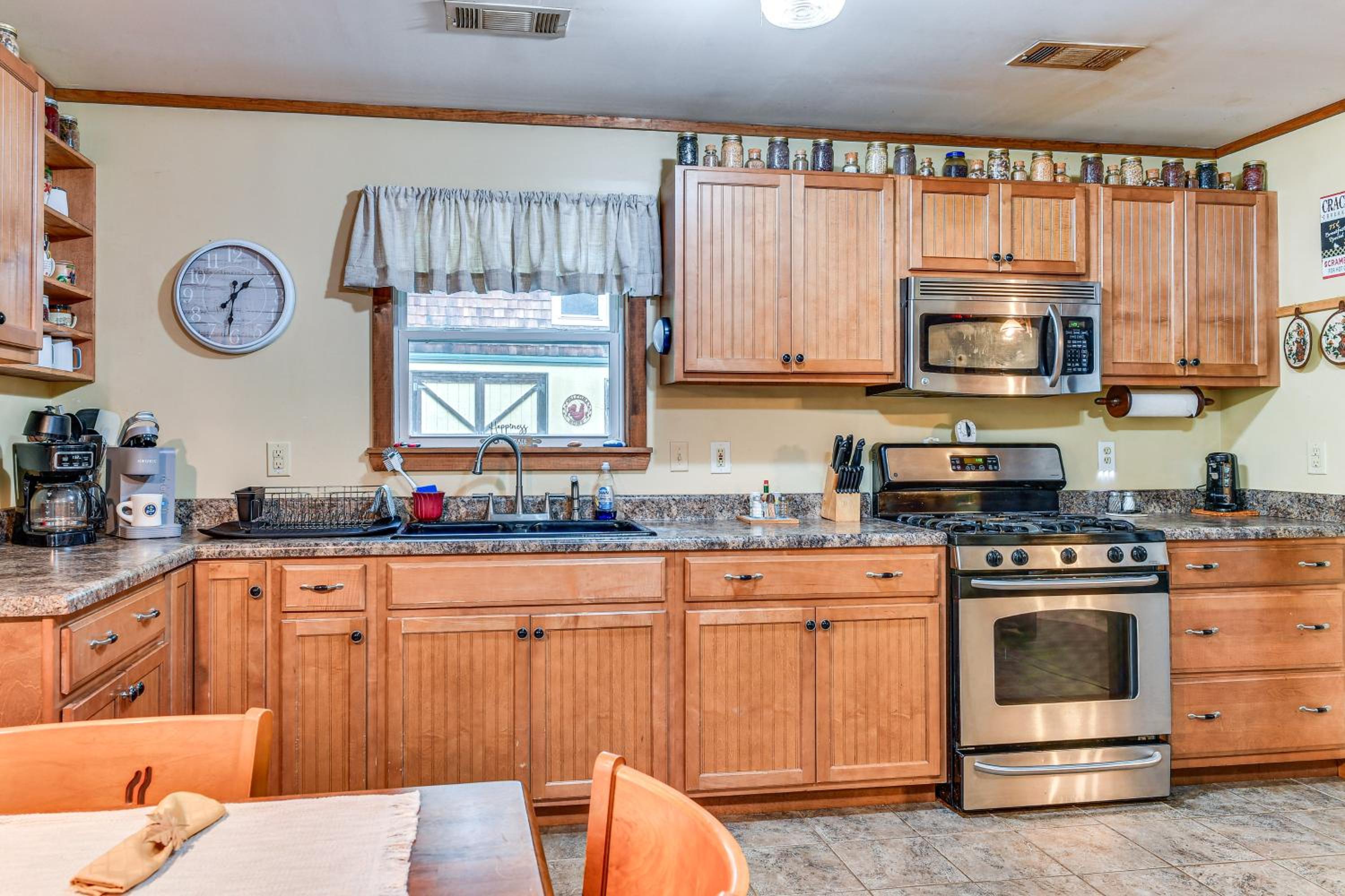Forested Family Hideaway Near Lake Sinclair!