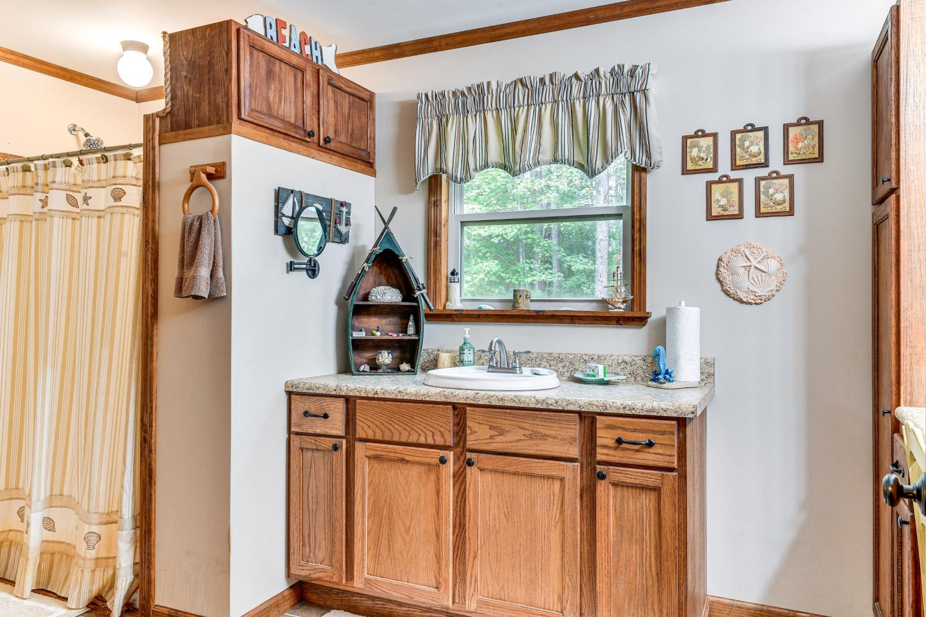 Forested Family Hideaway Near Lake Sinclair!