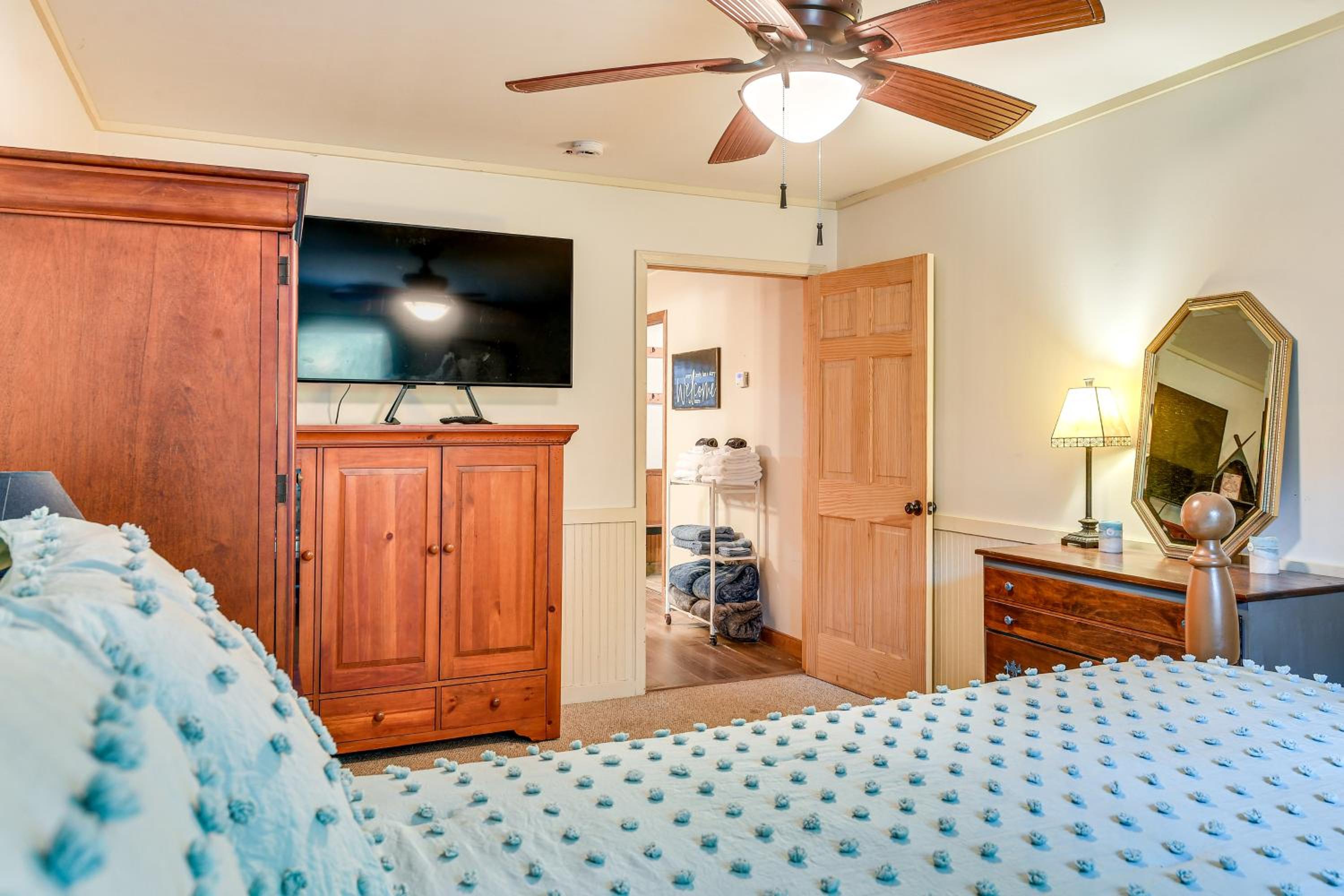 Forested Family Hideaway Near Lake Sinclair!