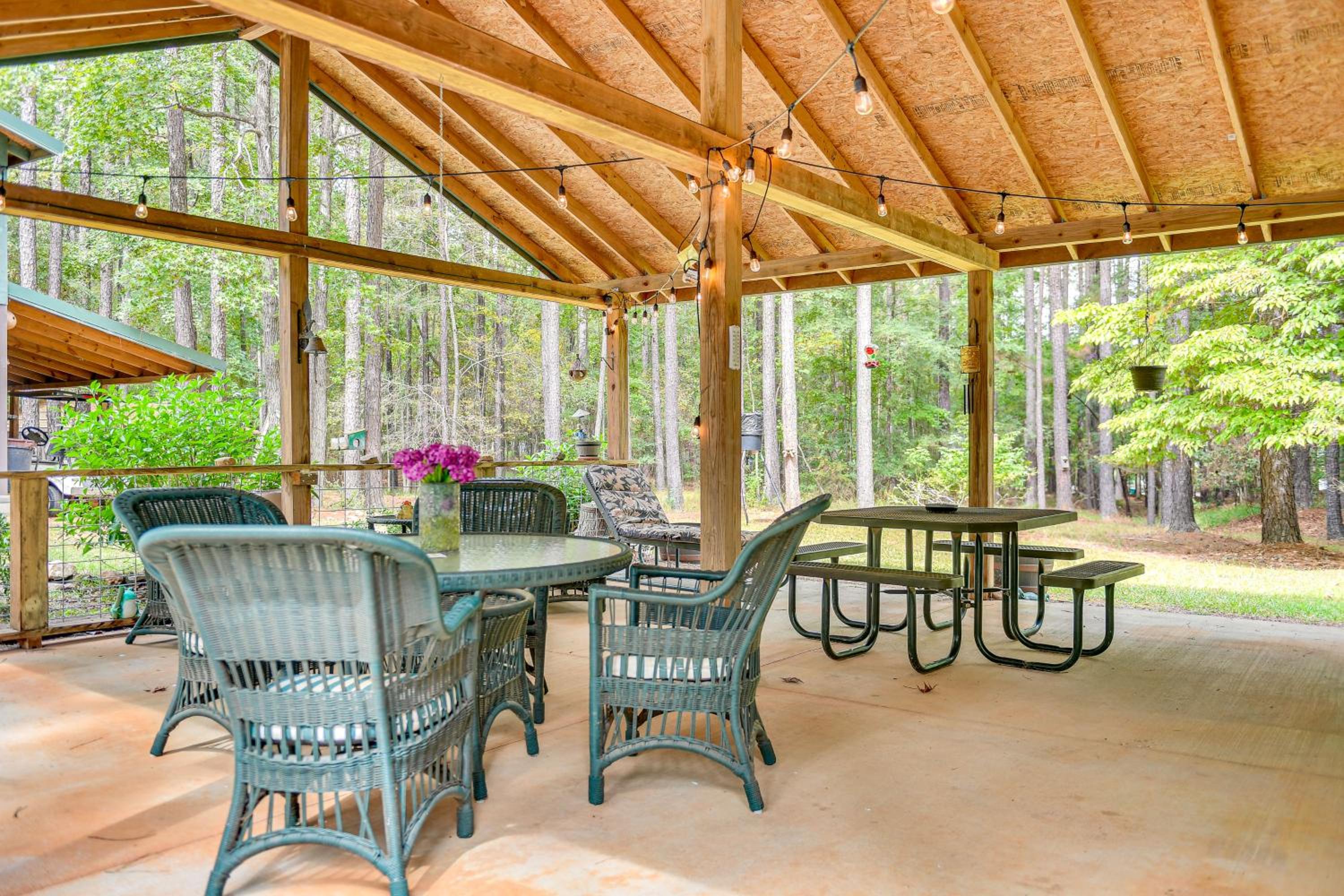 Forested Family Hideaway Near Lake Sinclair!
