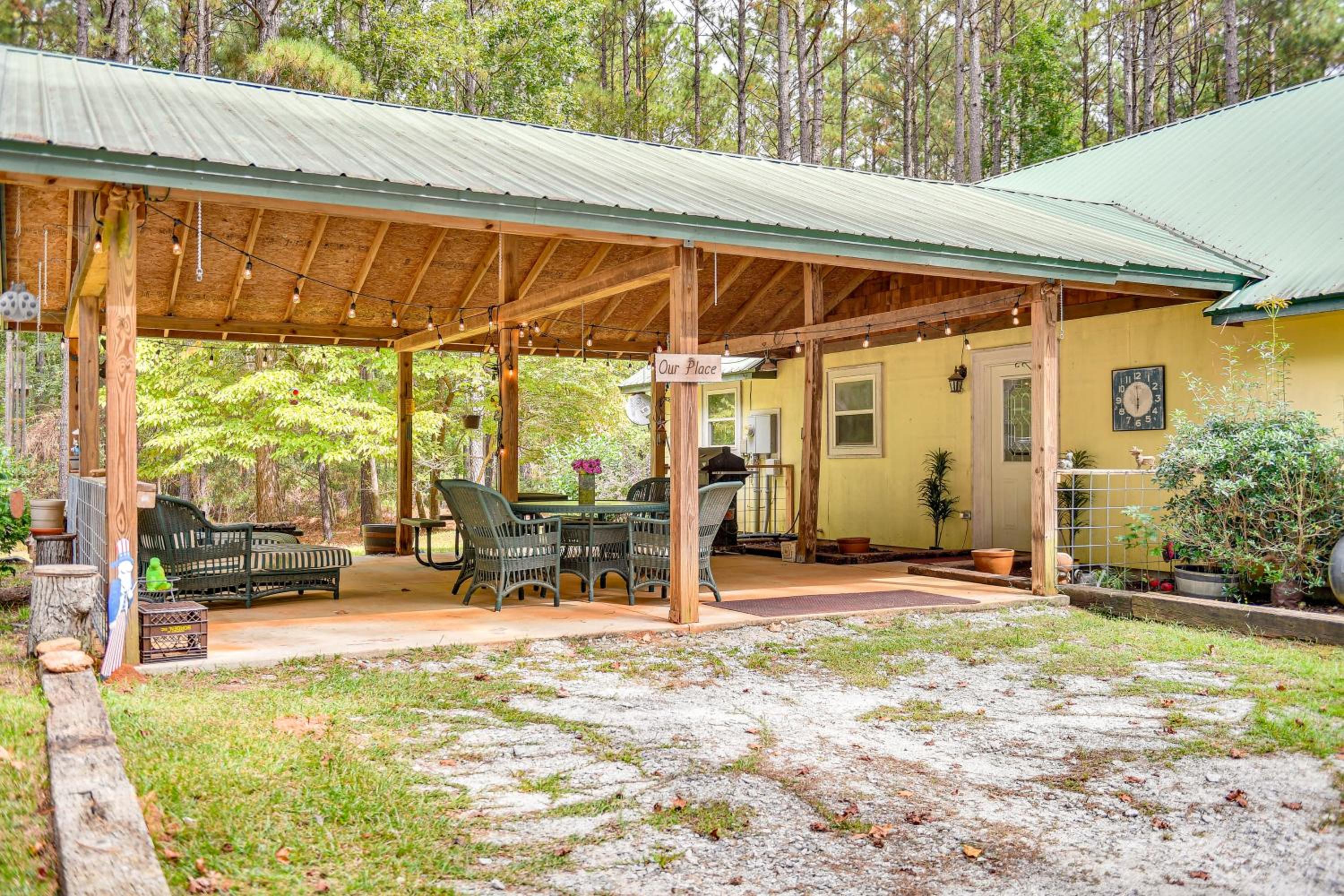 Forested Family Hideaway Near Lake Sinclair!