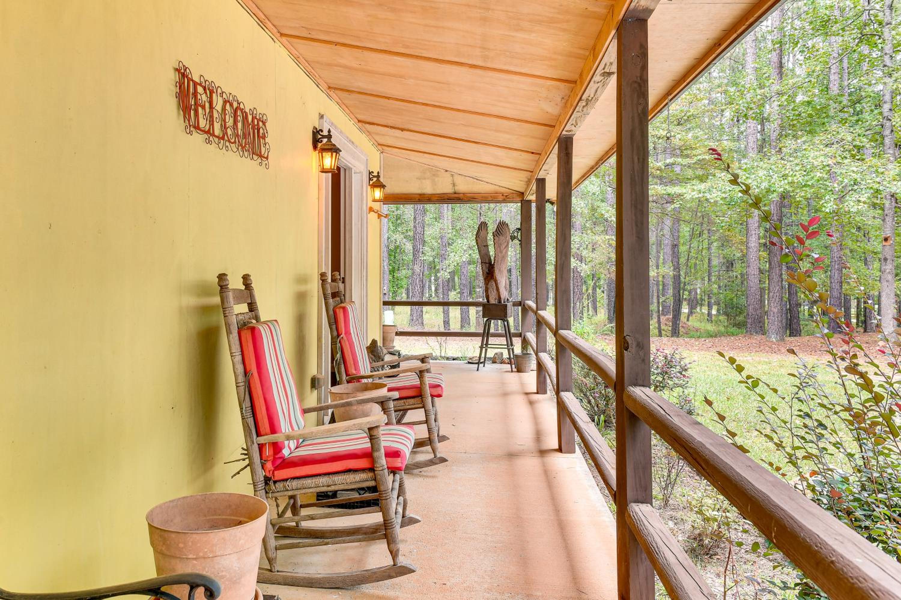 Forested Family Hideaway Near Lake Sinclair!