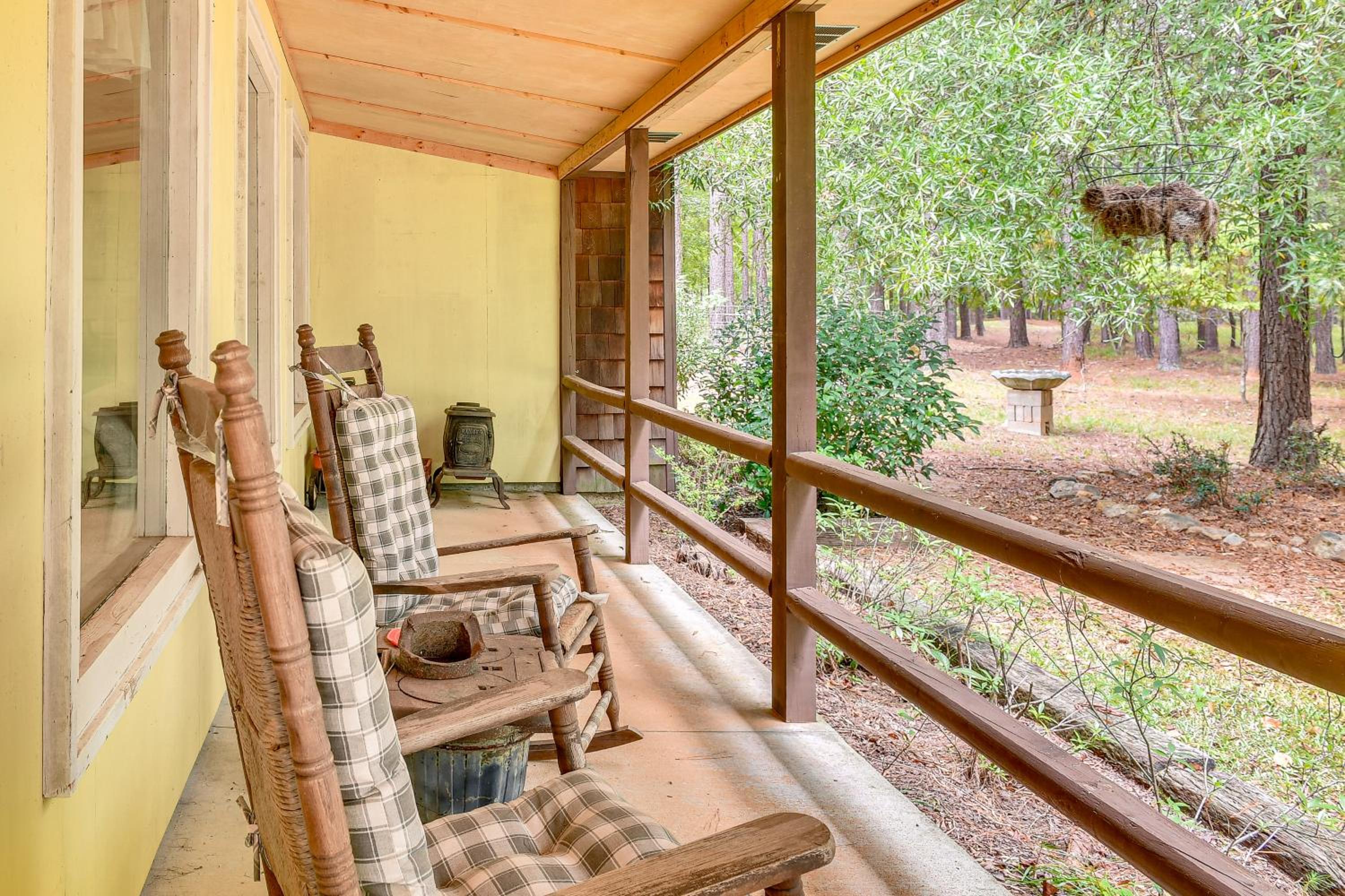 Forested Family Hideaway Near Lake Sinclair!