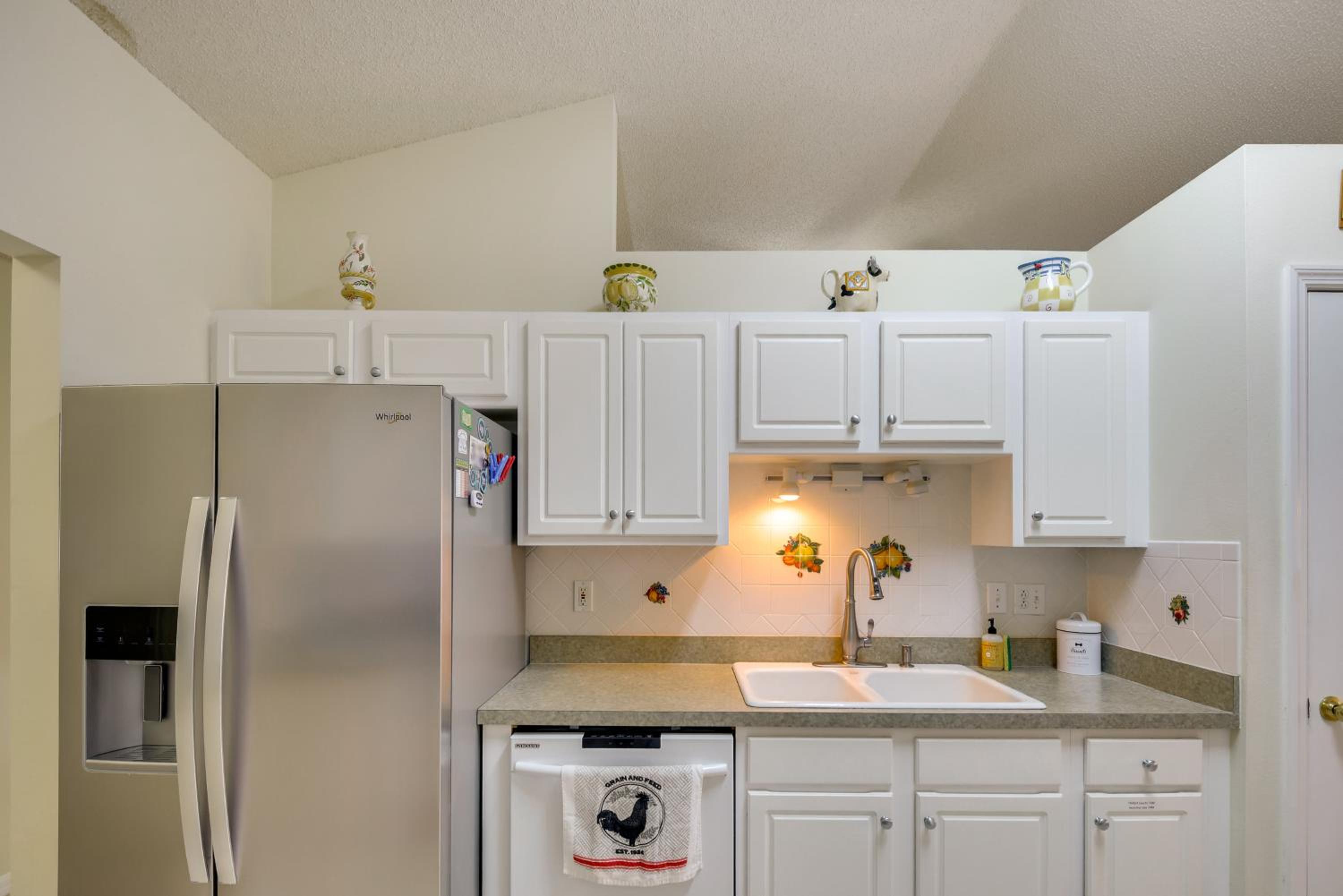 Golf, Shop and Explore Home 11 Mi to Flagler Beach!