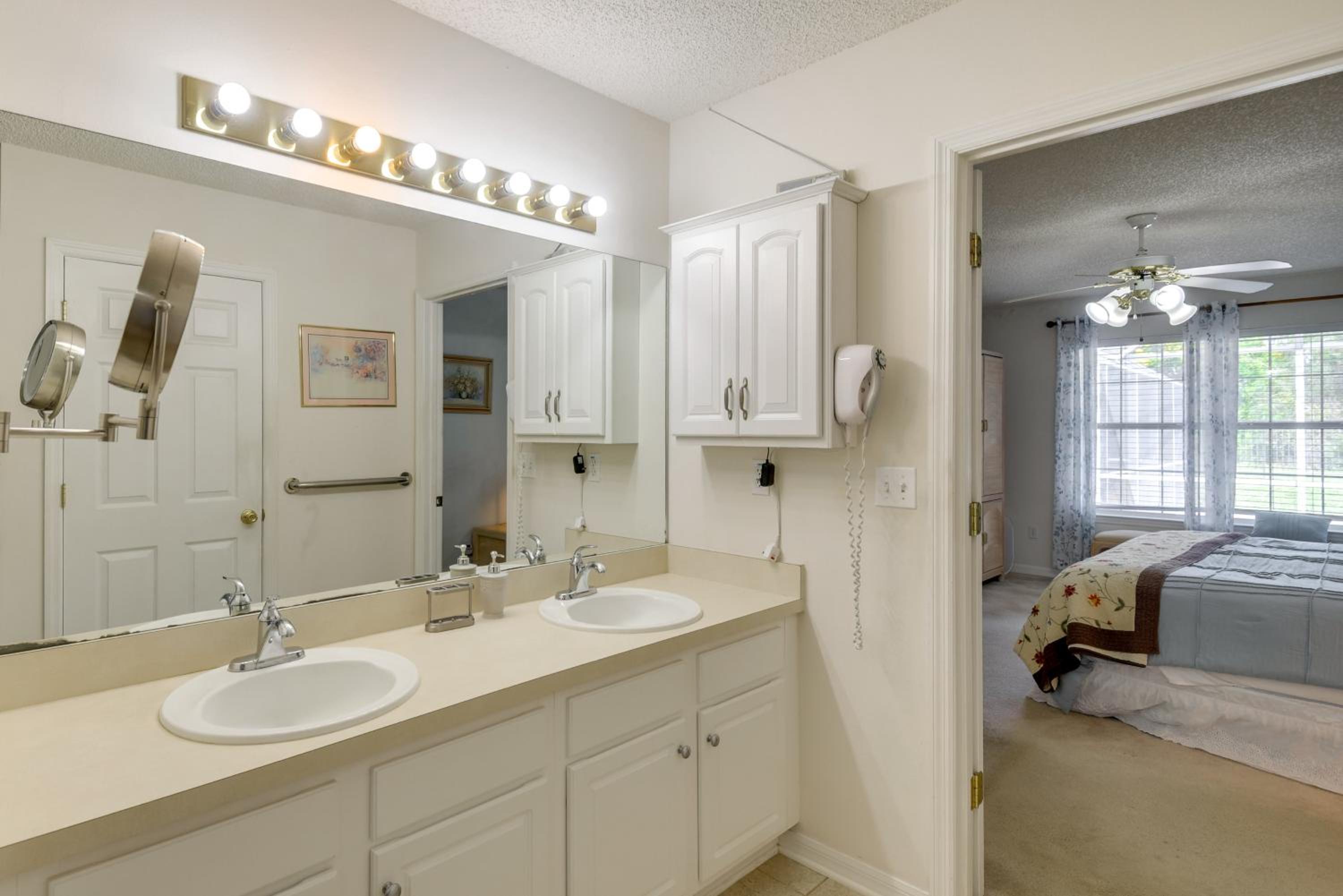 Golf, Shop and Explore Home 11 Mi to Flagler Beach!