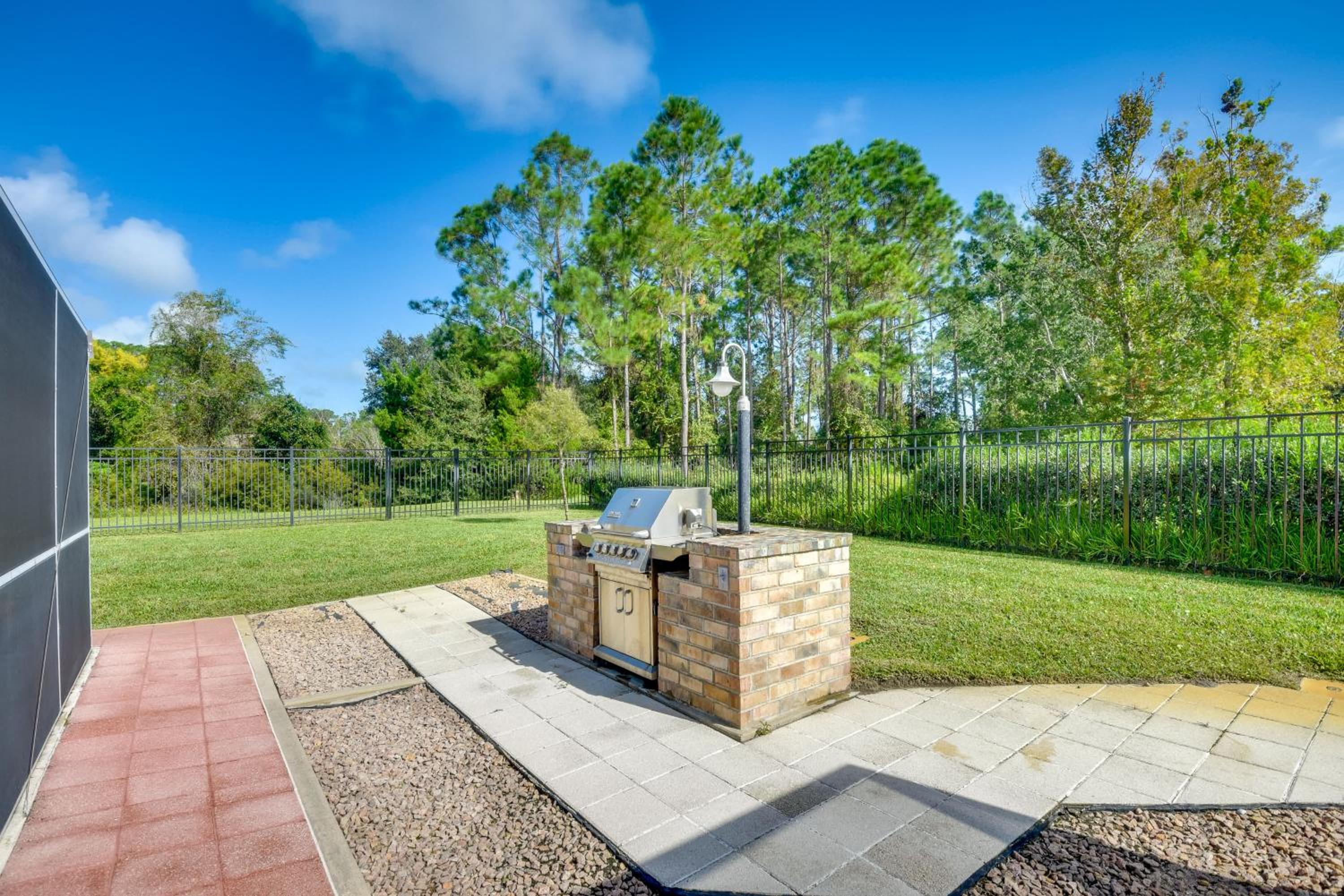 Golf, Shop and Explore Home 11 Mi to Flagler Beach!