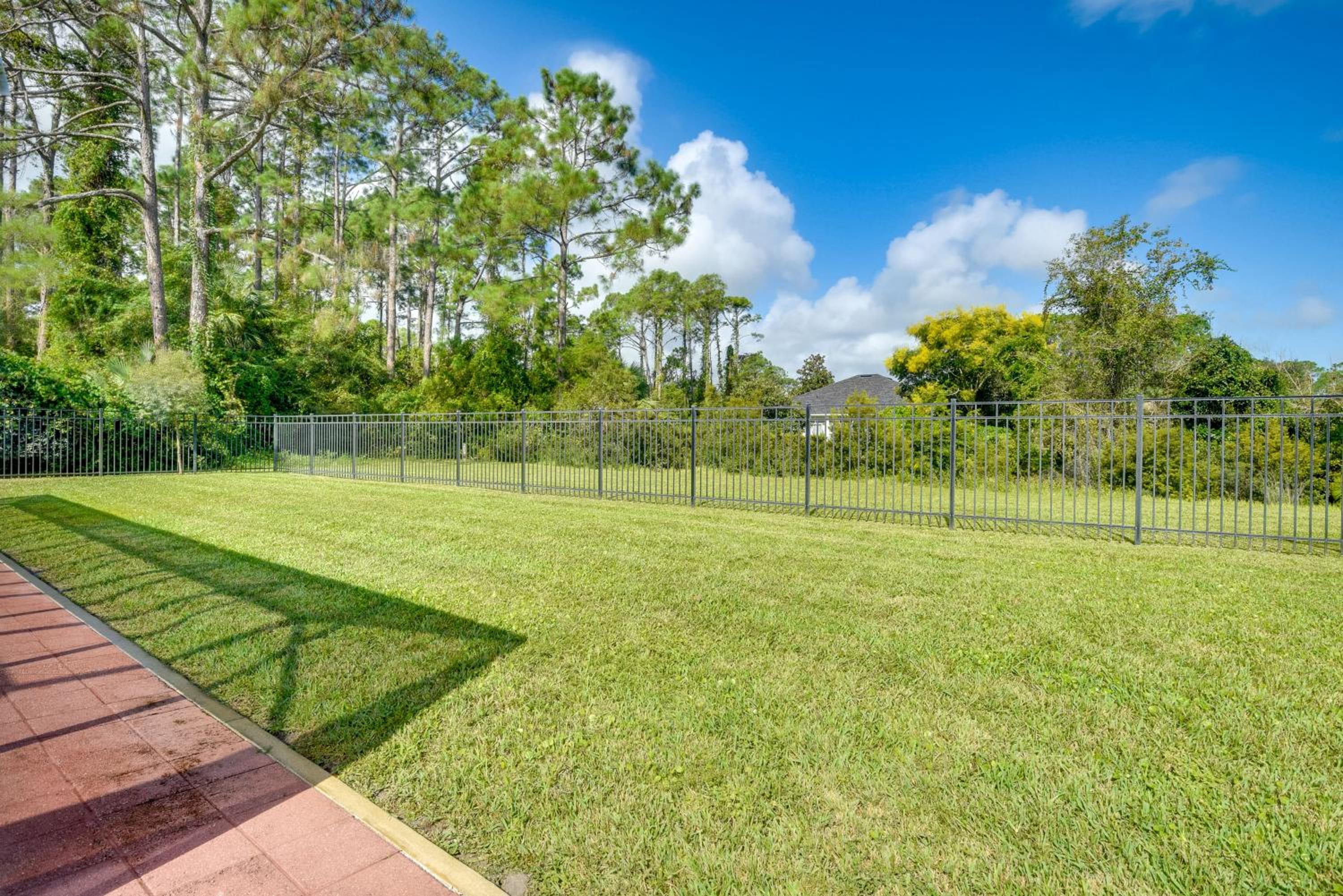 Golf, Shop and Explore Home 11 Mi to Flagler Beach!