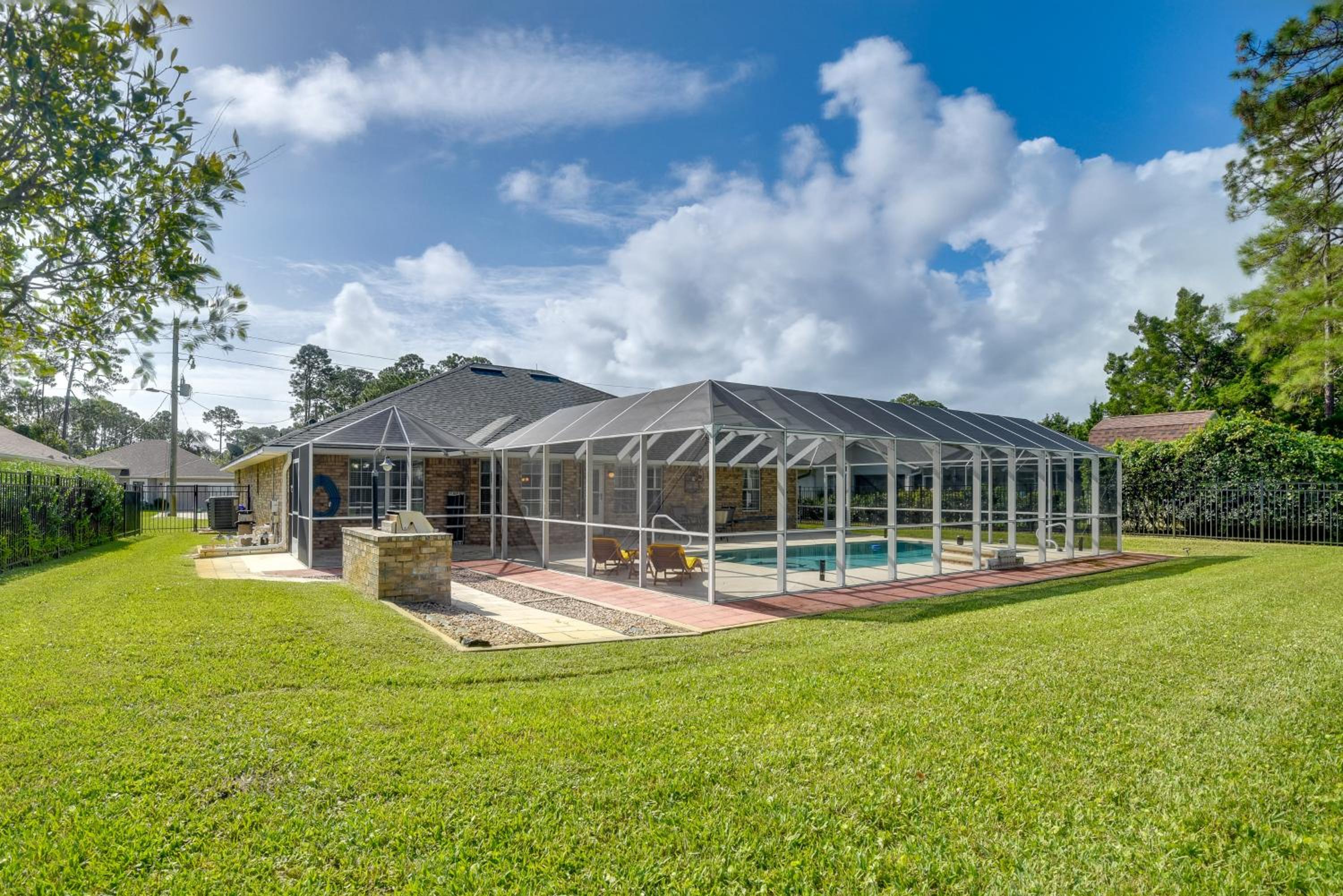 Golf, Shop and Explore Home 11 Mi to Flagler Beach!