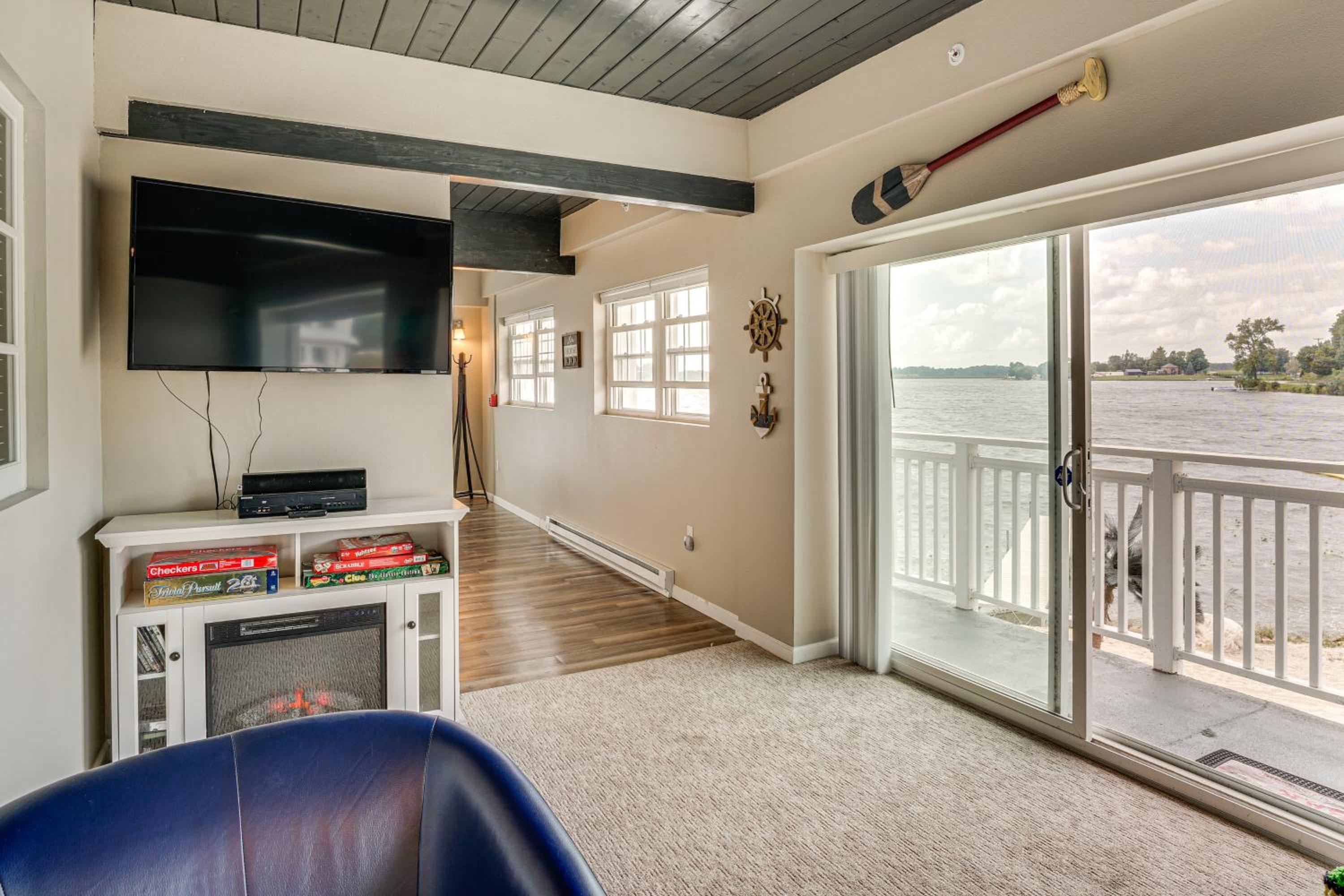 Lakefront Condo with Beach Access in Campbellsport!