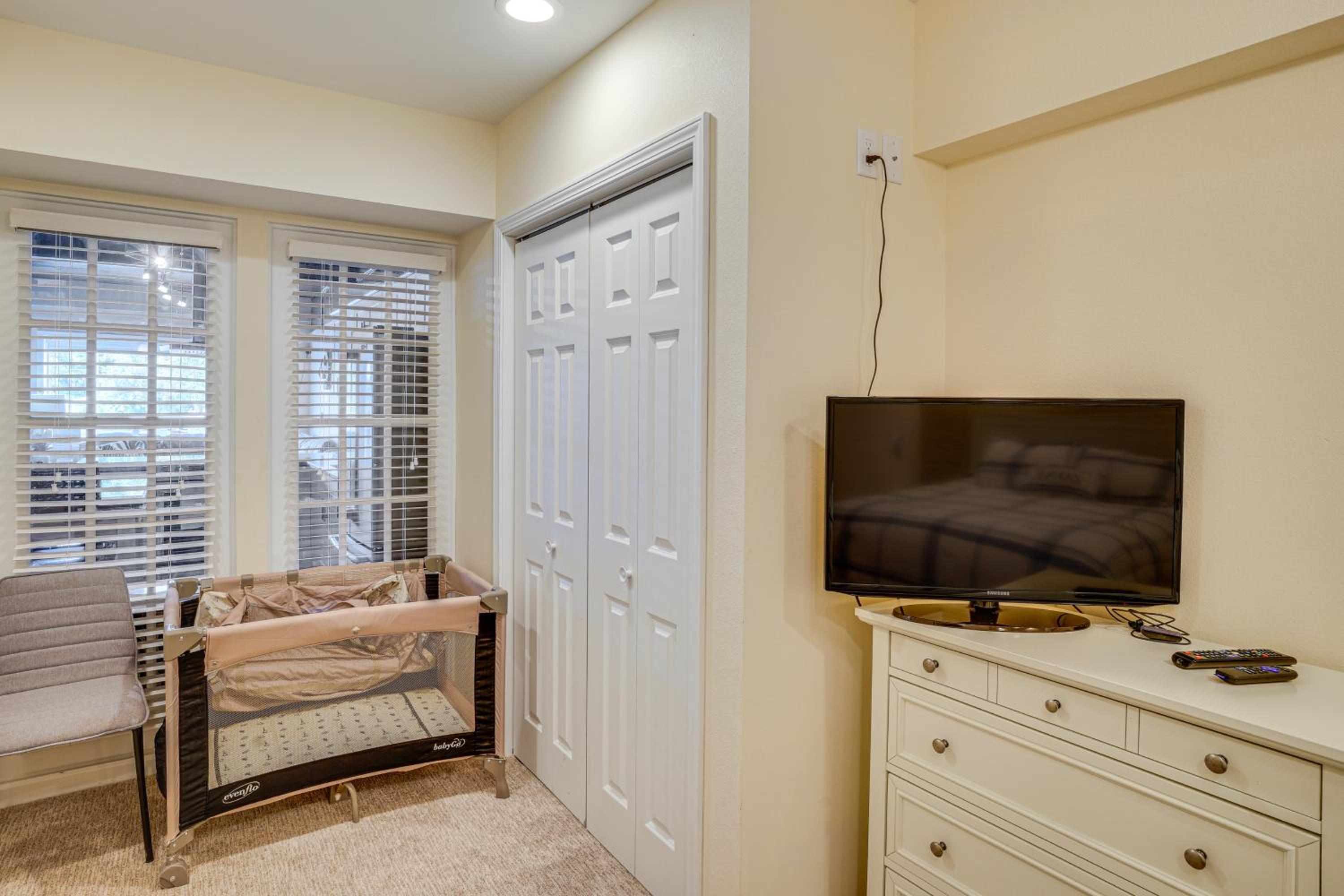 Lakefront Condo with Beach Access in Campbellsport!