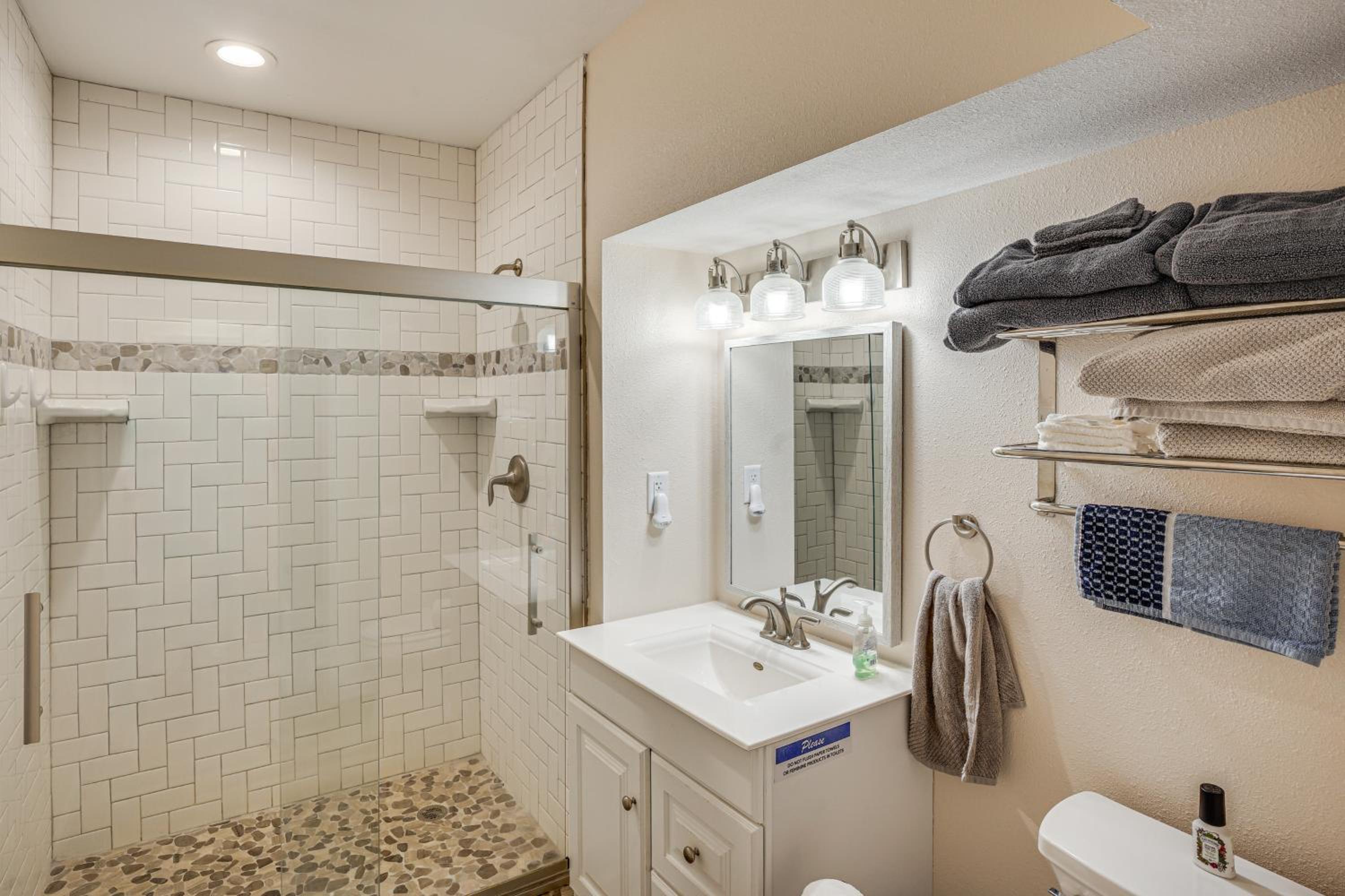 Lakefront Condo with Beach Access in Campbellsport!