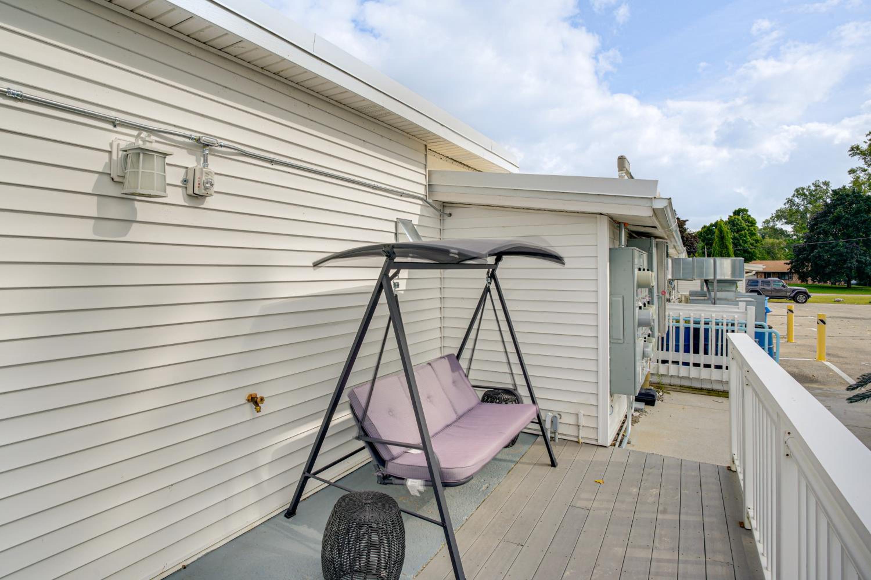 Lakefront Condo with Beach Access in Campbellsport!