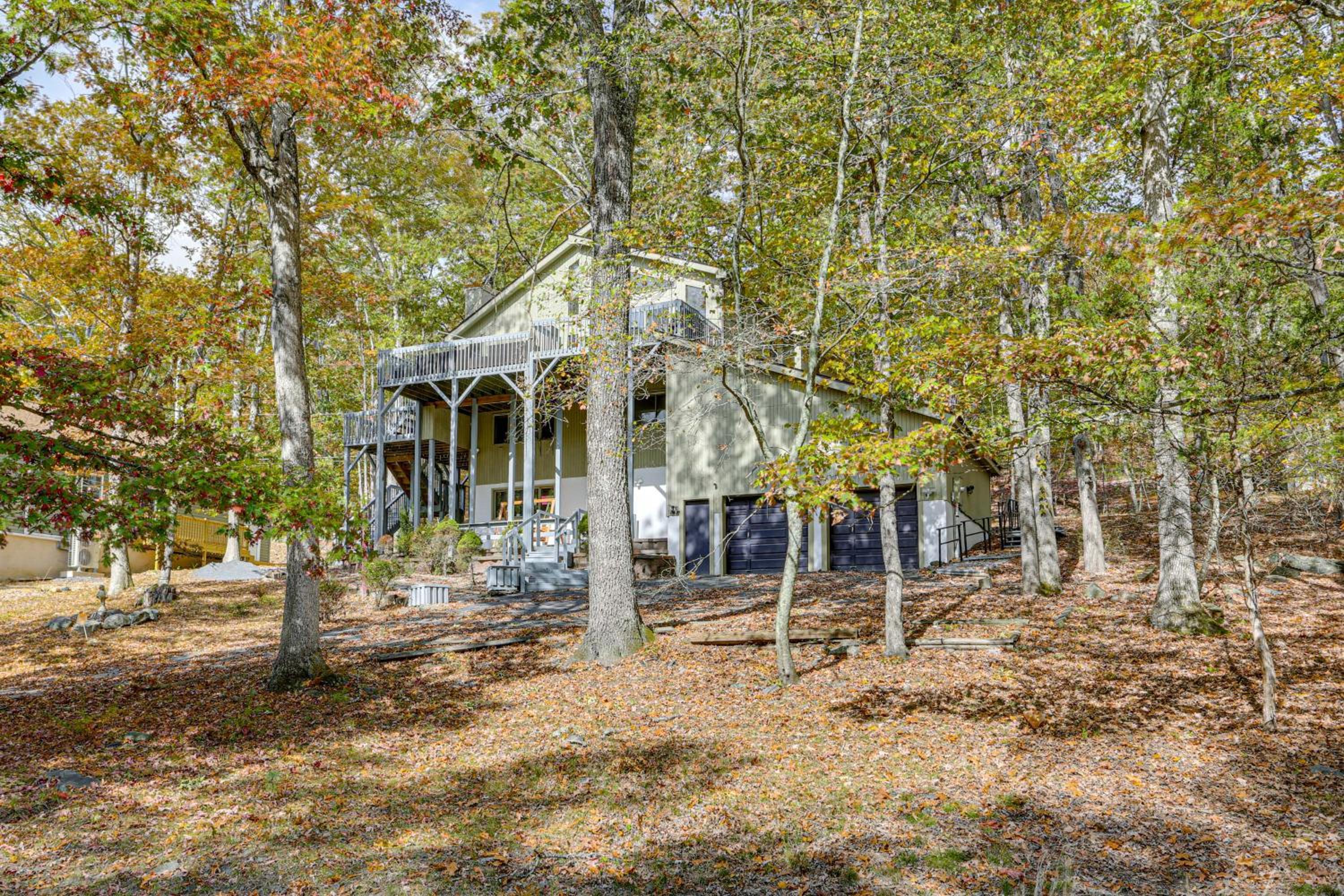 Luxury Home with Game Room, 4 Mi to Bushkill Falls!