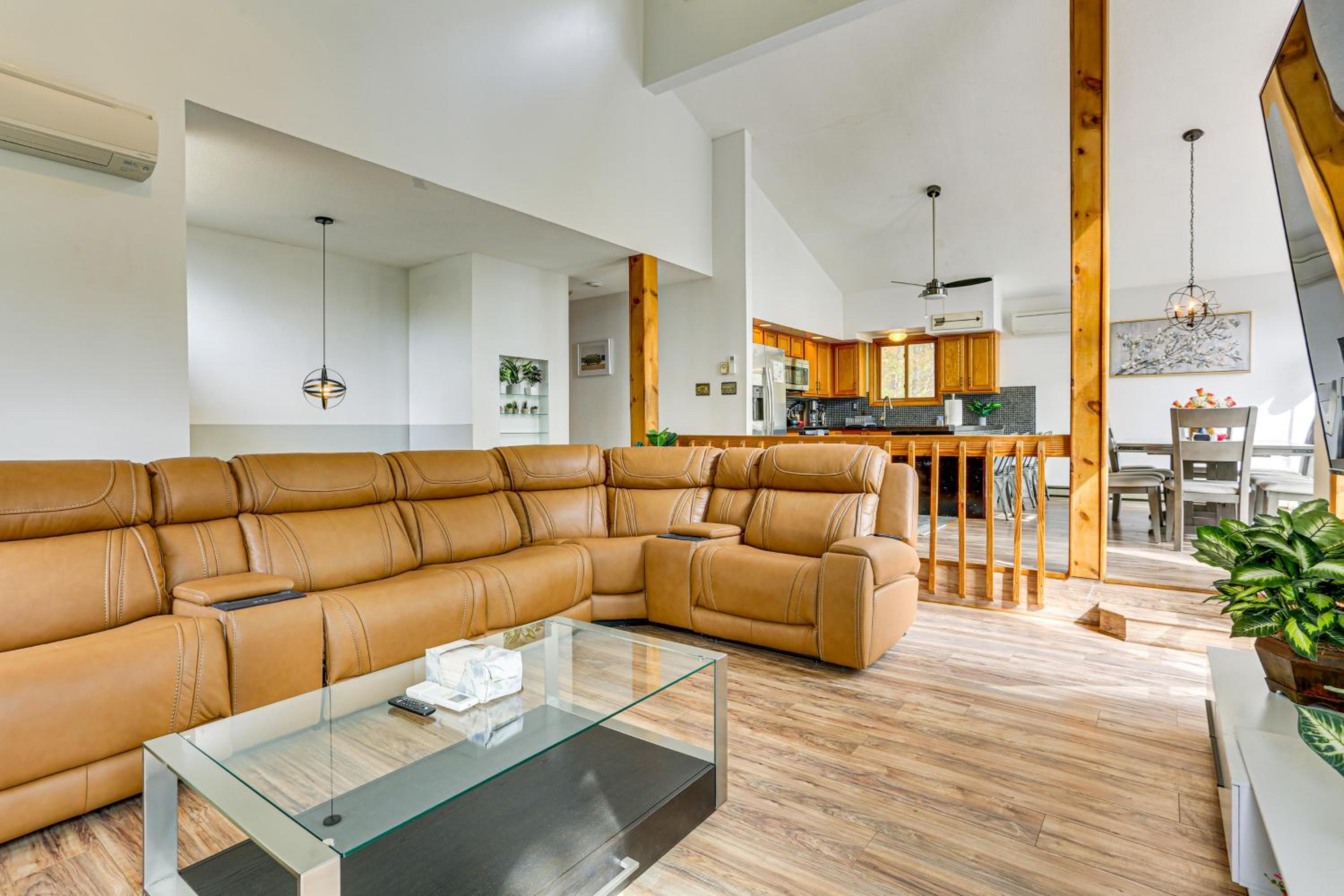 Luxury Home with Game Room, 4 Mi to Bushkill Falls!