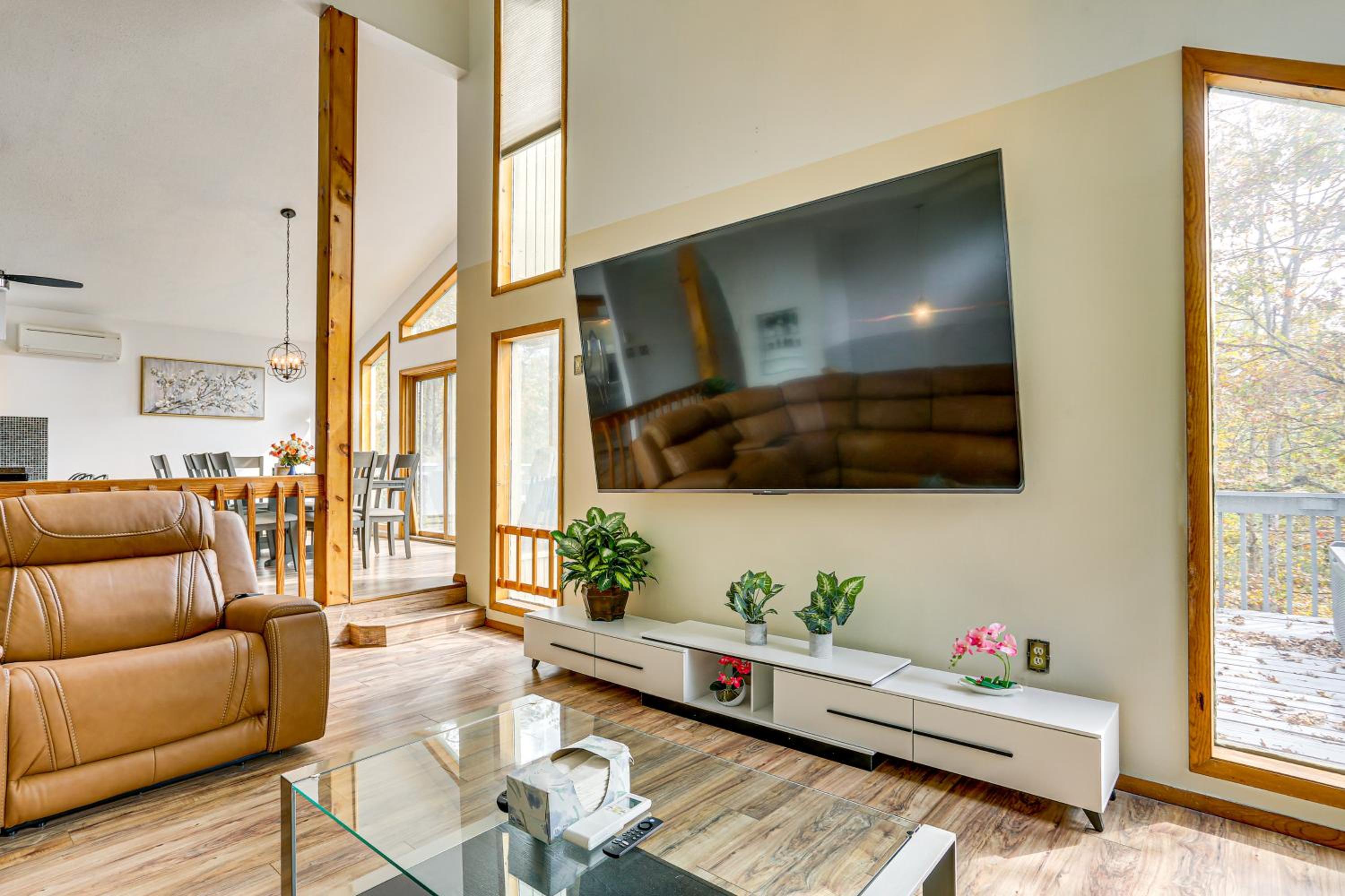 Luxury Home with Game Room, 4 Mi to Bushkill Falls!