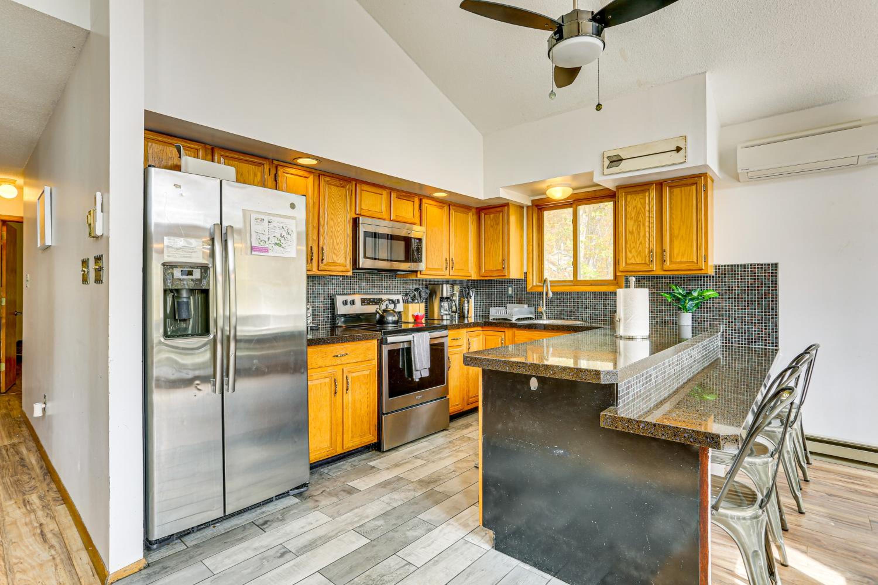 Luxury Home with Game Room, 4 Mi to Bushkill Falls!