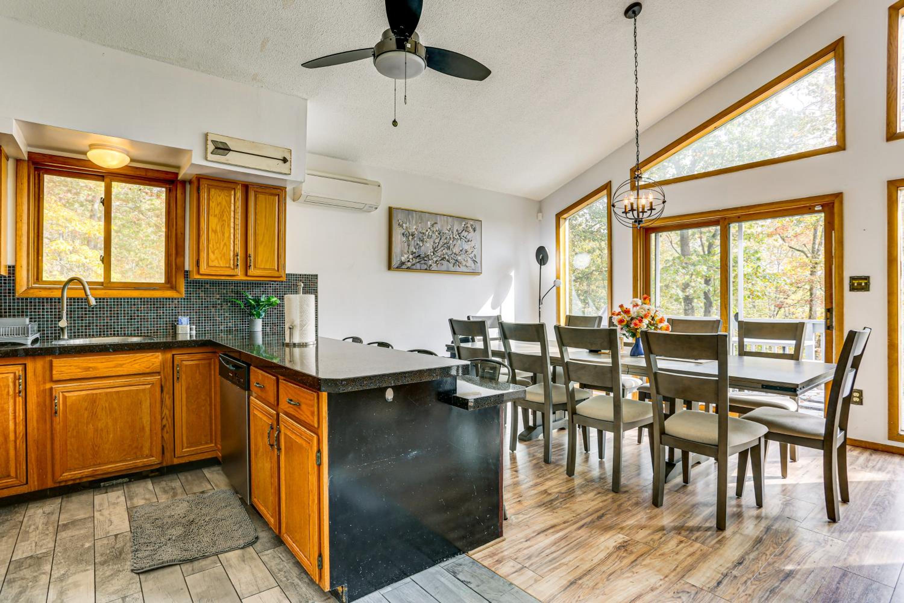 Luxury Home with Game Room, 4 Mi to Bushkill Falls!