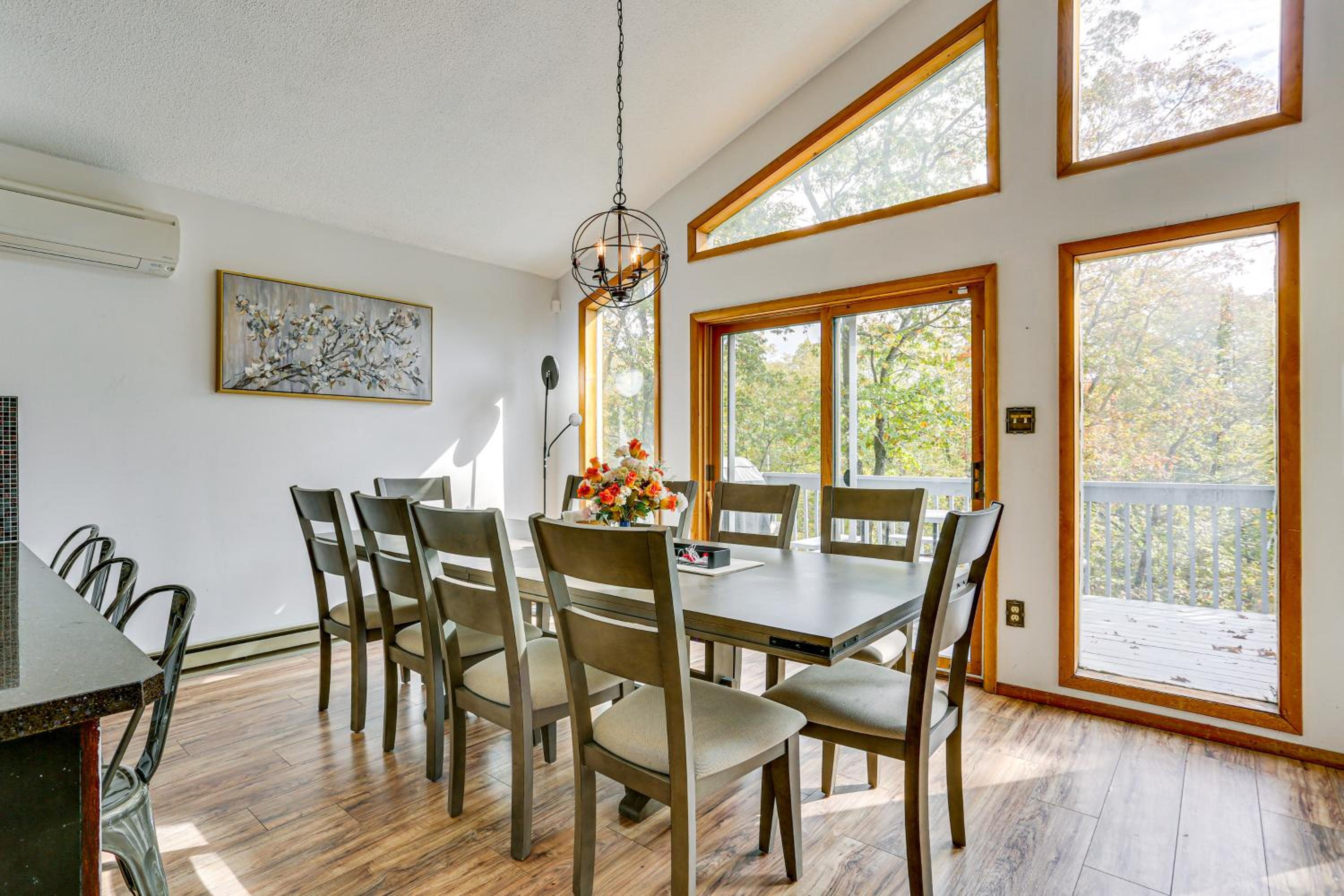 Luxury Home with Game Room, 4 Mi to Bushkill Falls!