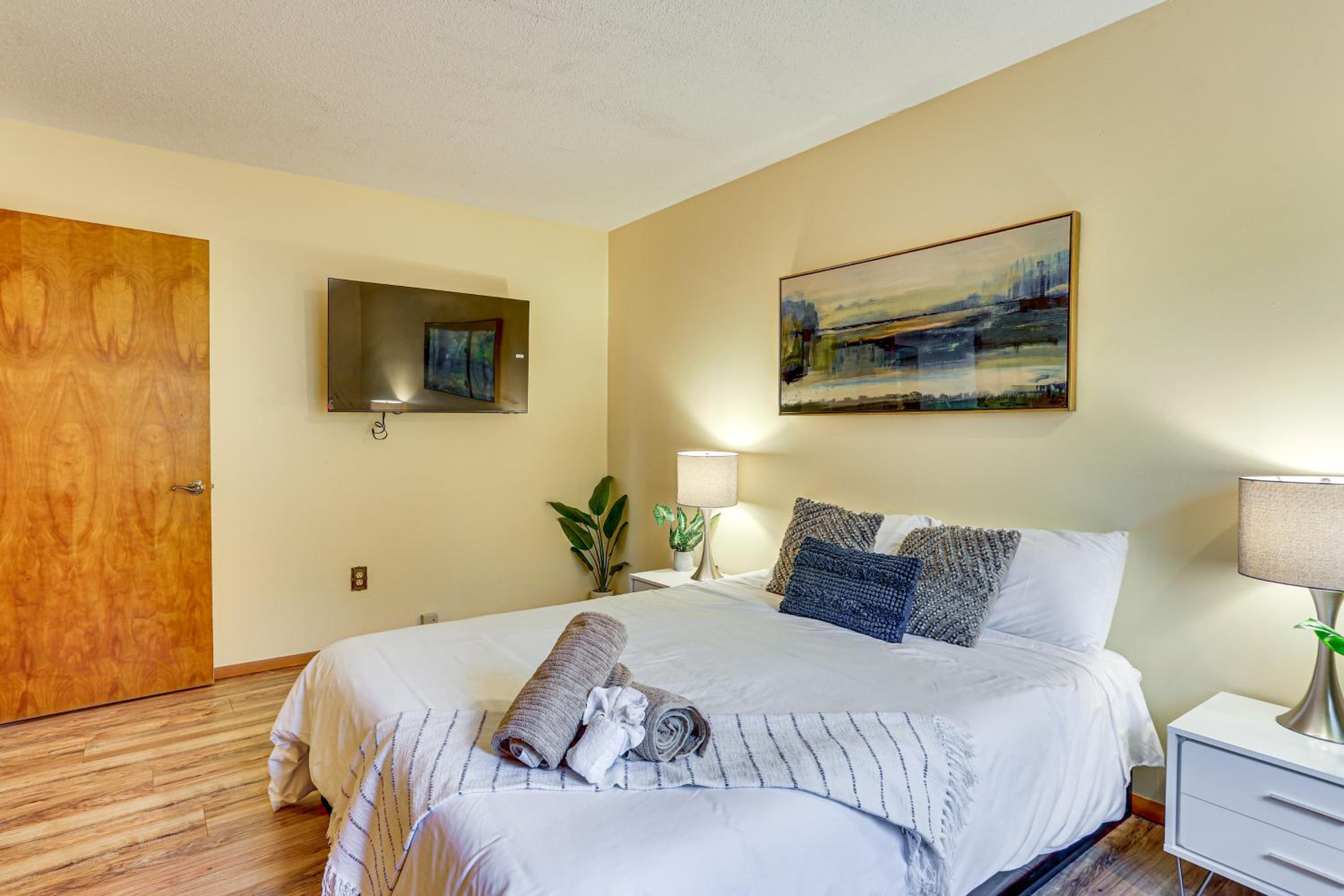 Luxury Home with Game Room, 4 Mi to Bushkill Falls!