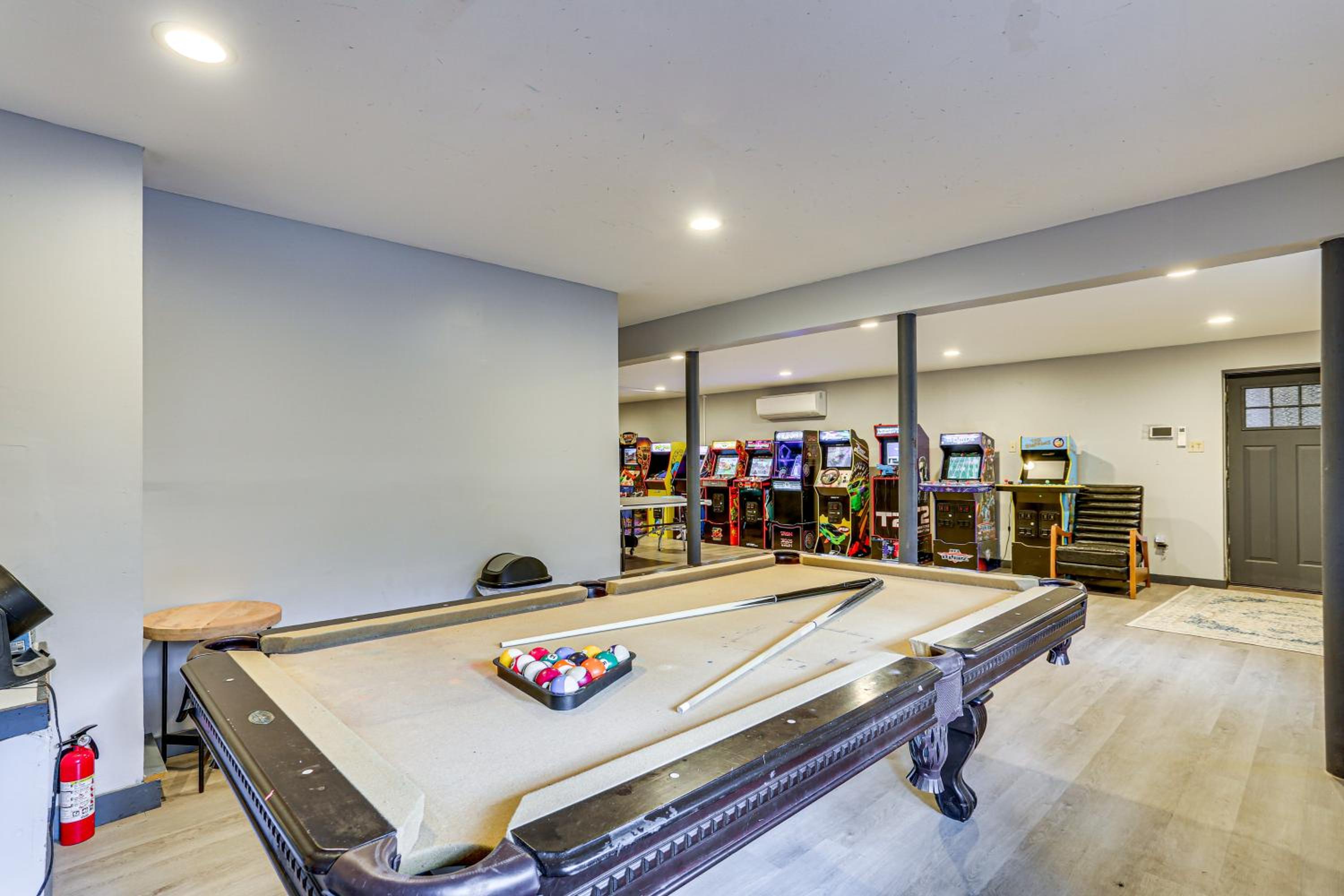 Luxury Home with Game Room, 4 Mi to Bushkill Falls!