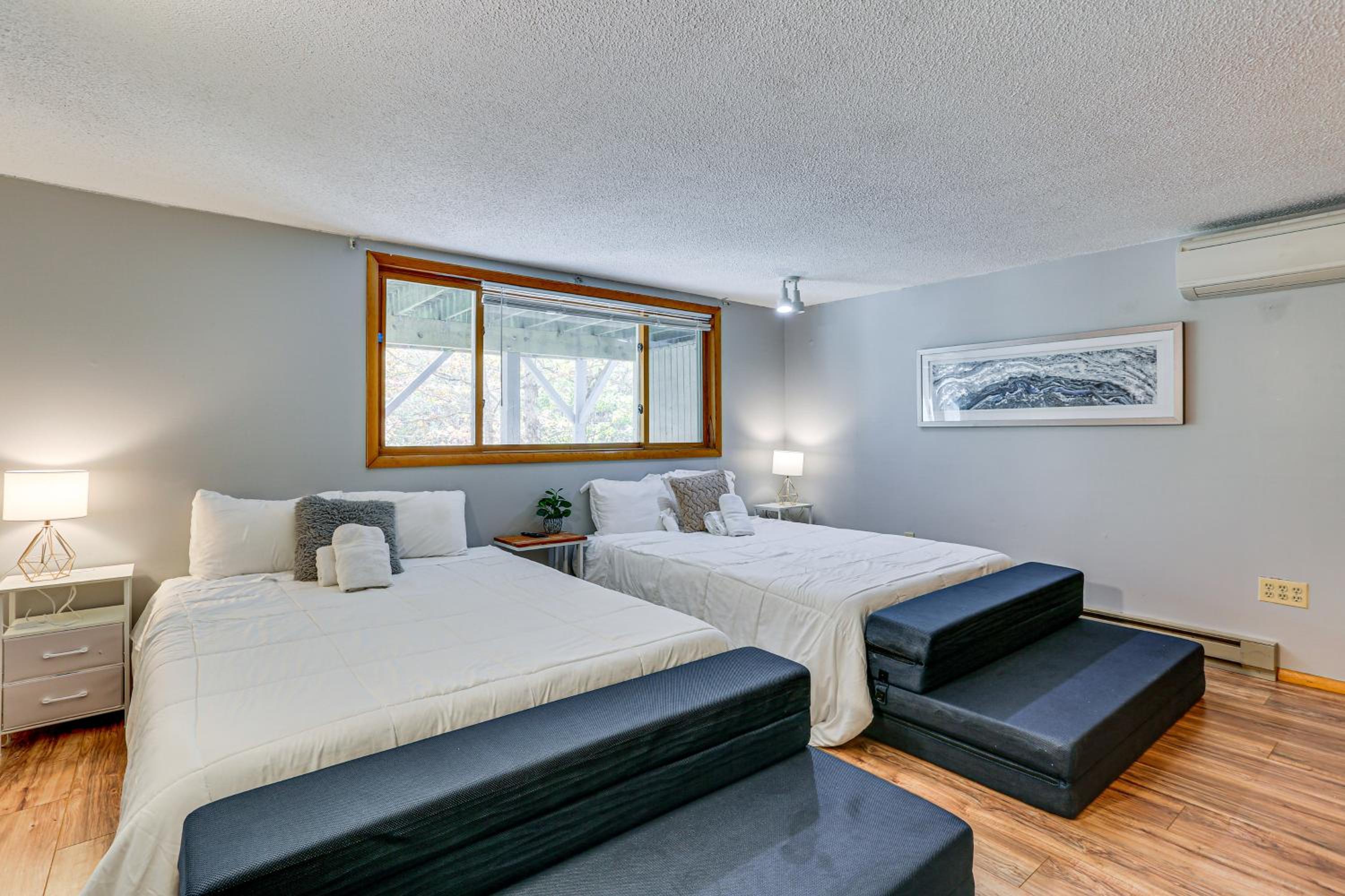 Luxury Home with Game Room, 4 Mi to Bushkill Falls!