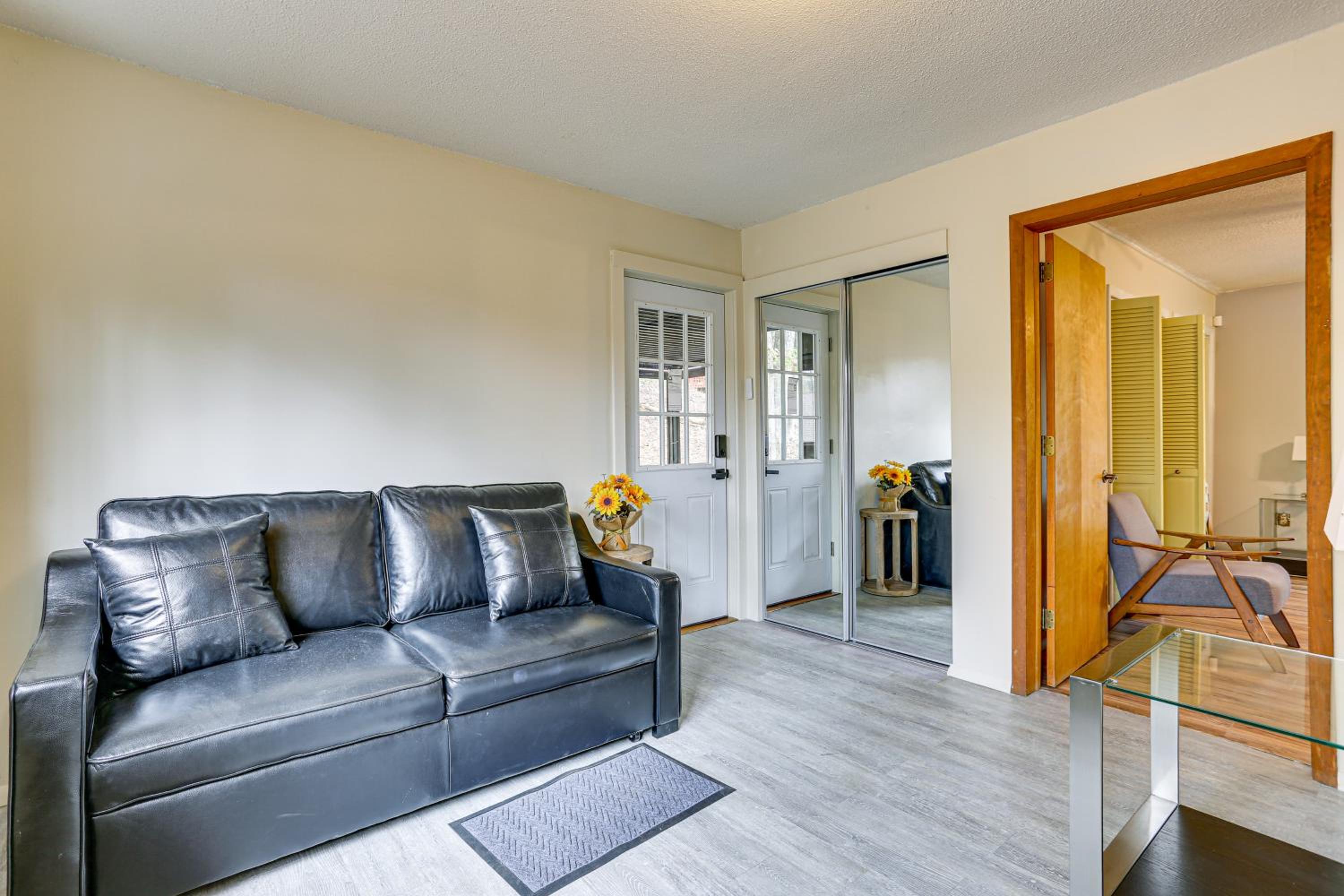 Luxury Home with Game Room, 4 Mi to Bushkill Falls!