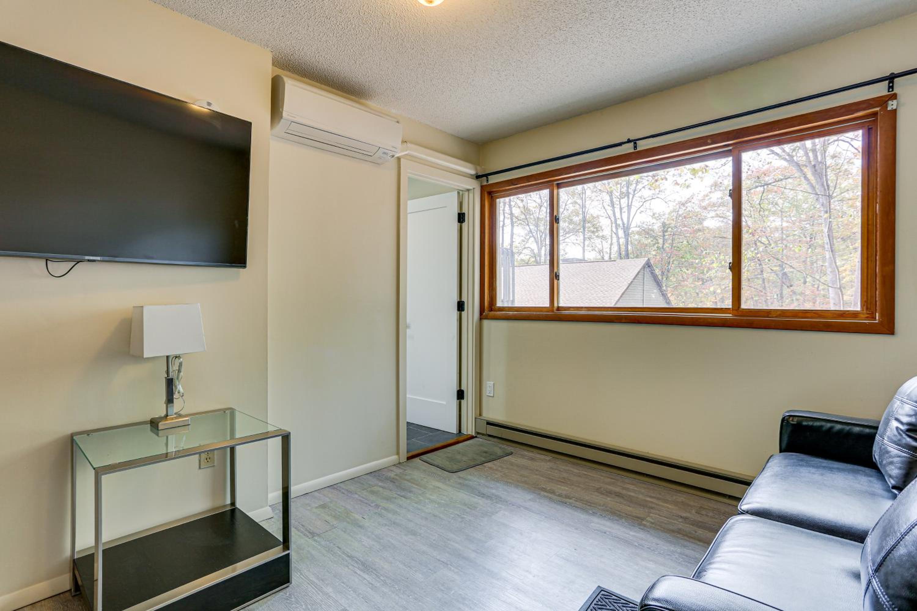 Luxury Home with Game Room, 4 Mi to Bushkill Falls!