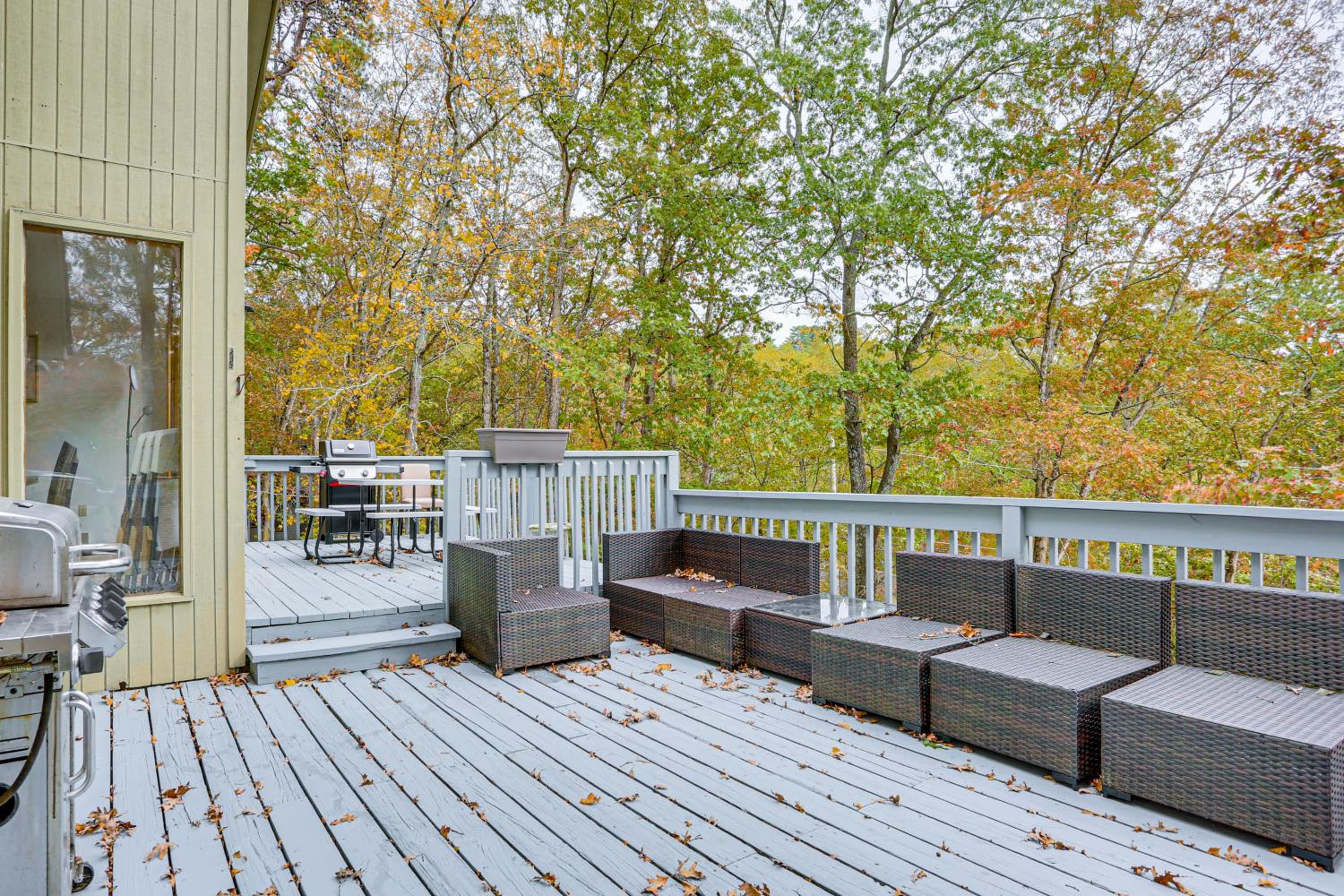 Luxury Home with Game Room, 4 Mi to Bushkill Falls!